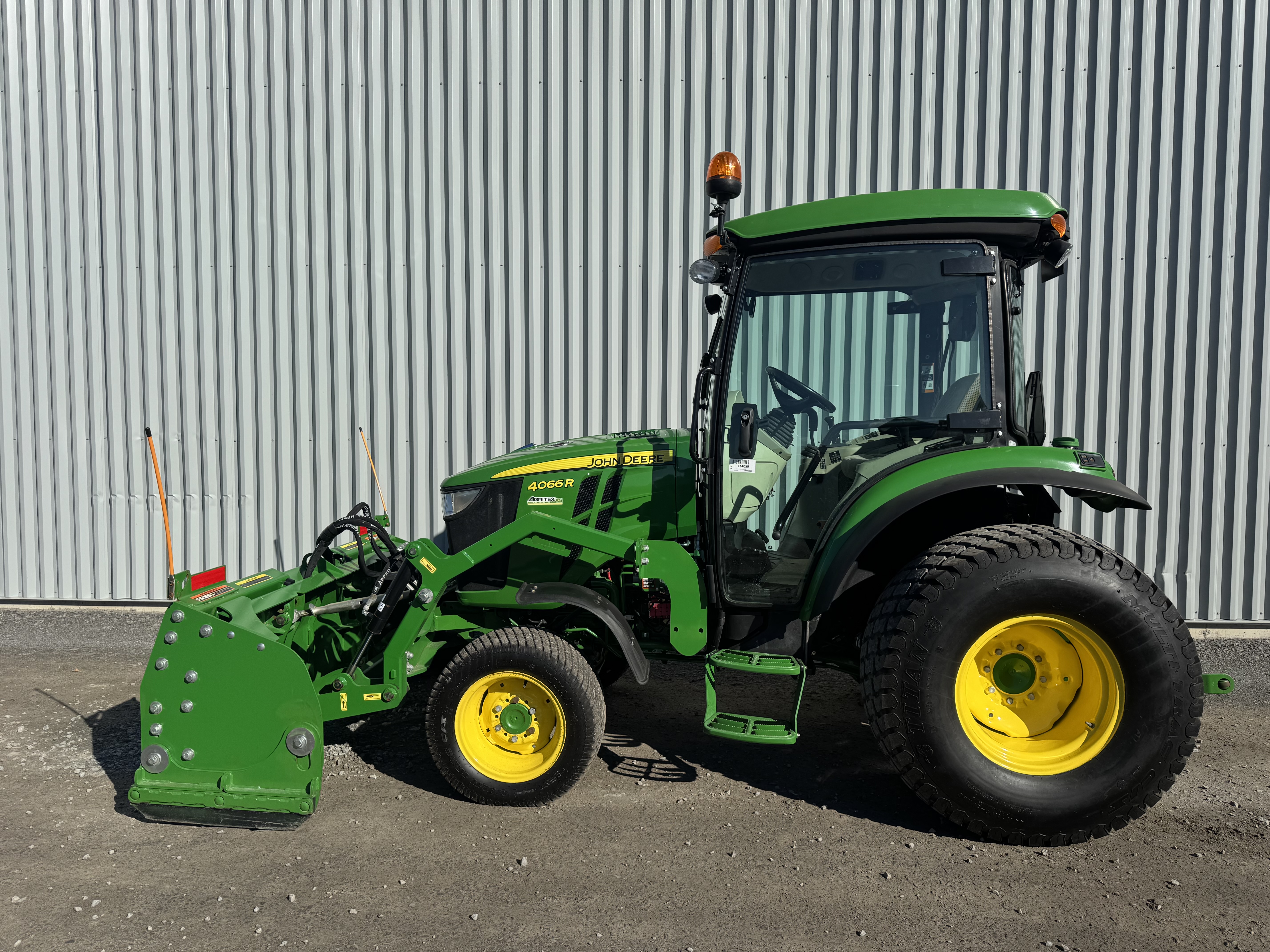 John Deere 4066R GRATTE TURF    