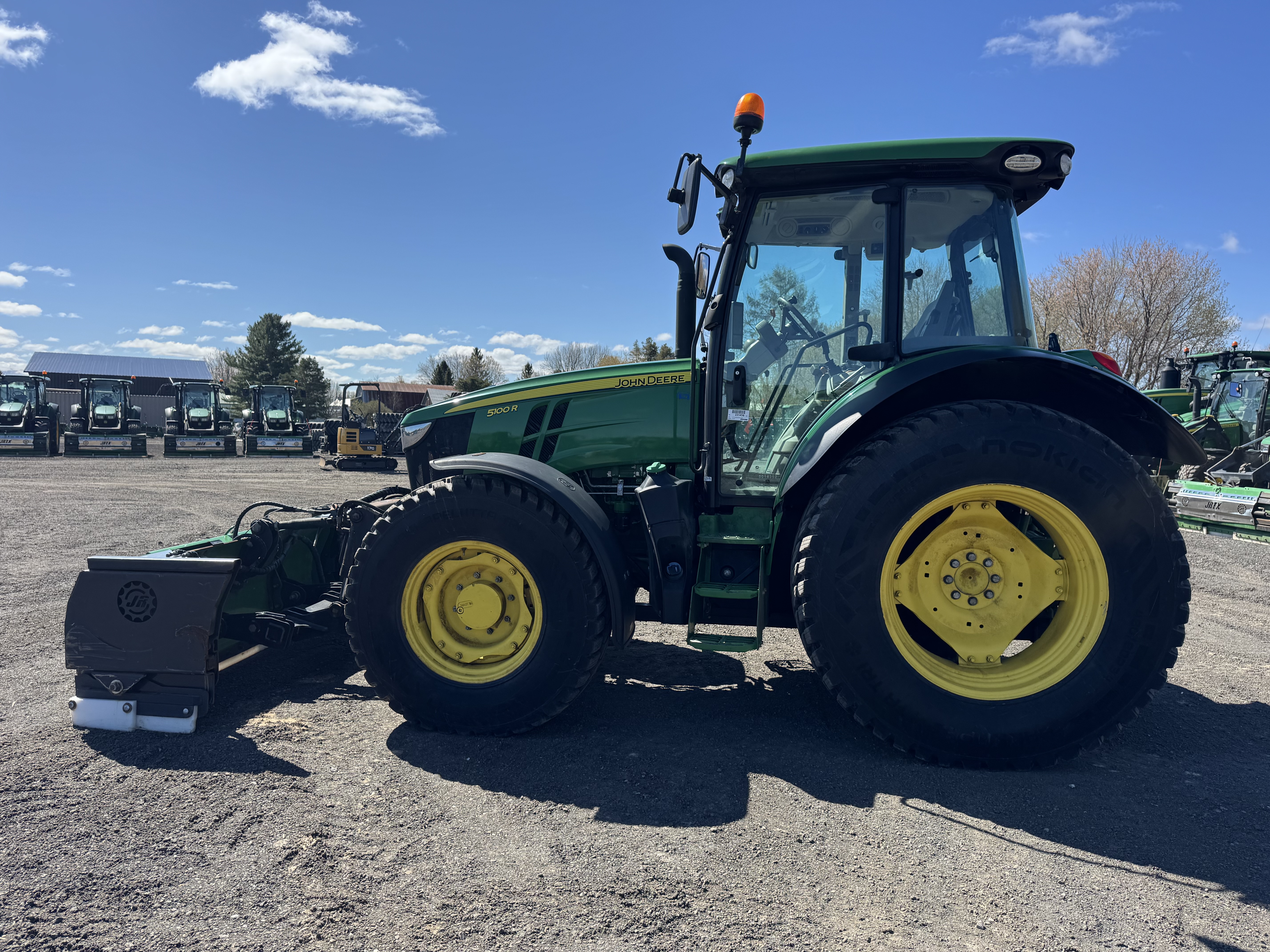 John Deere 5100R NOKIAN JRTX-XP