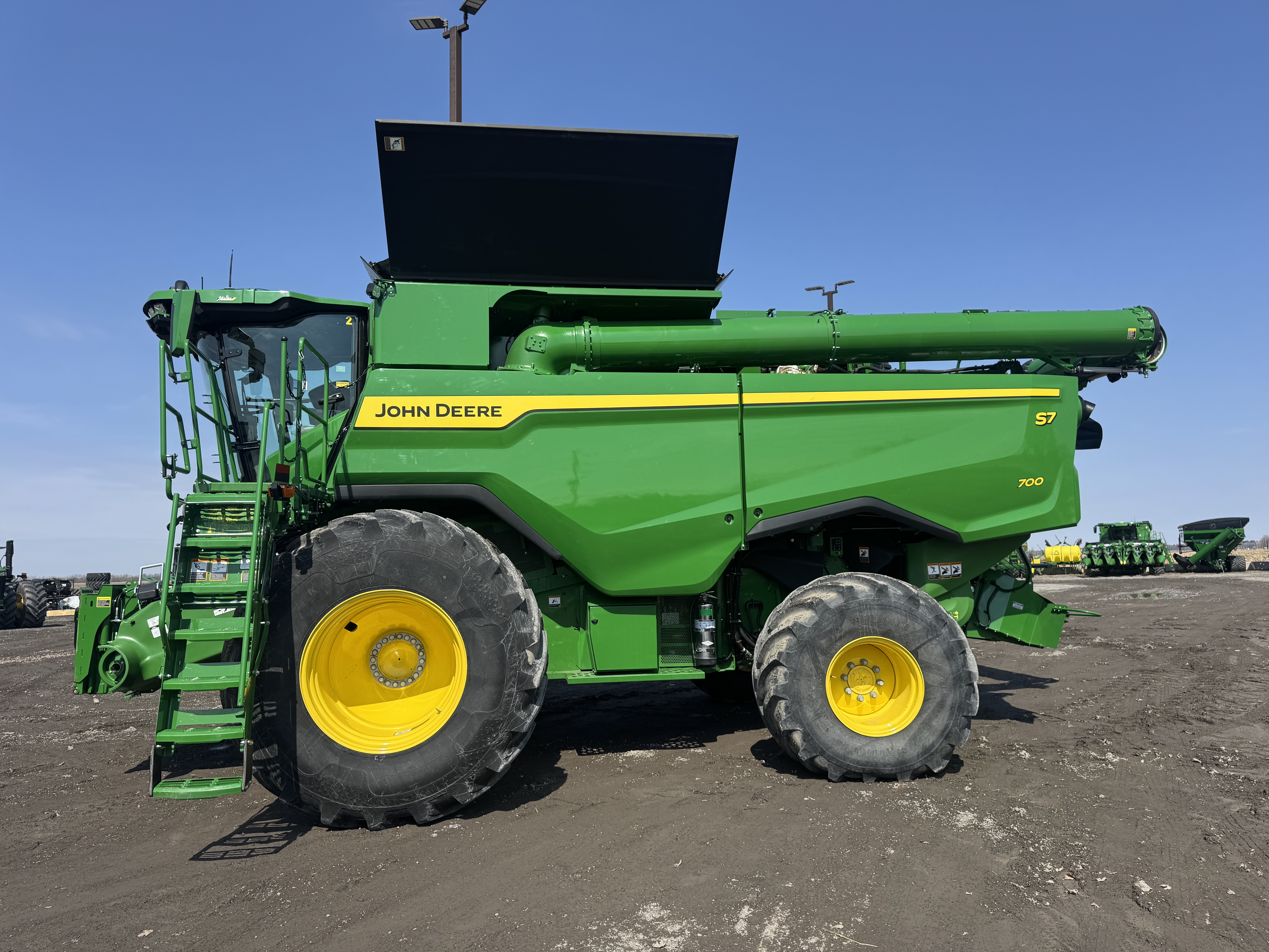 John Deere S7 700