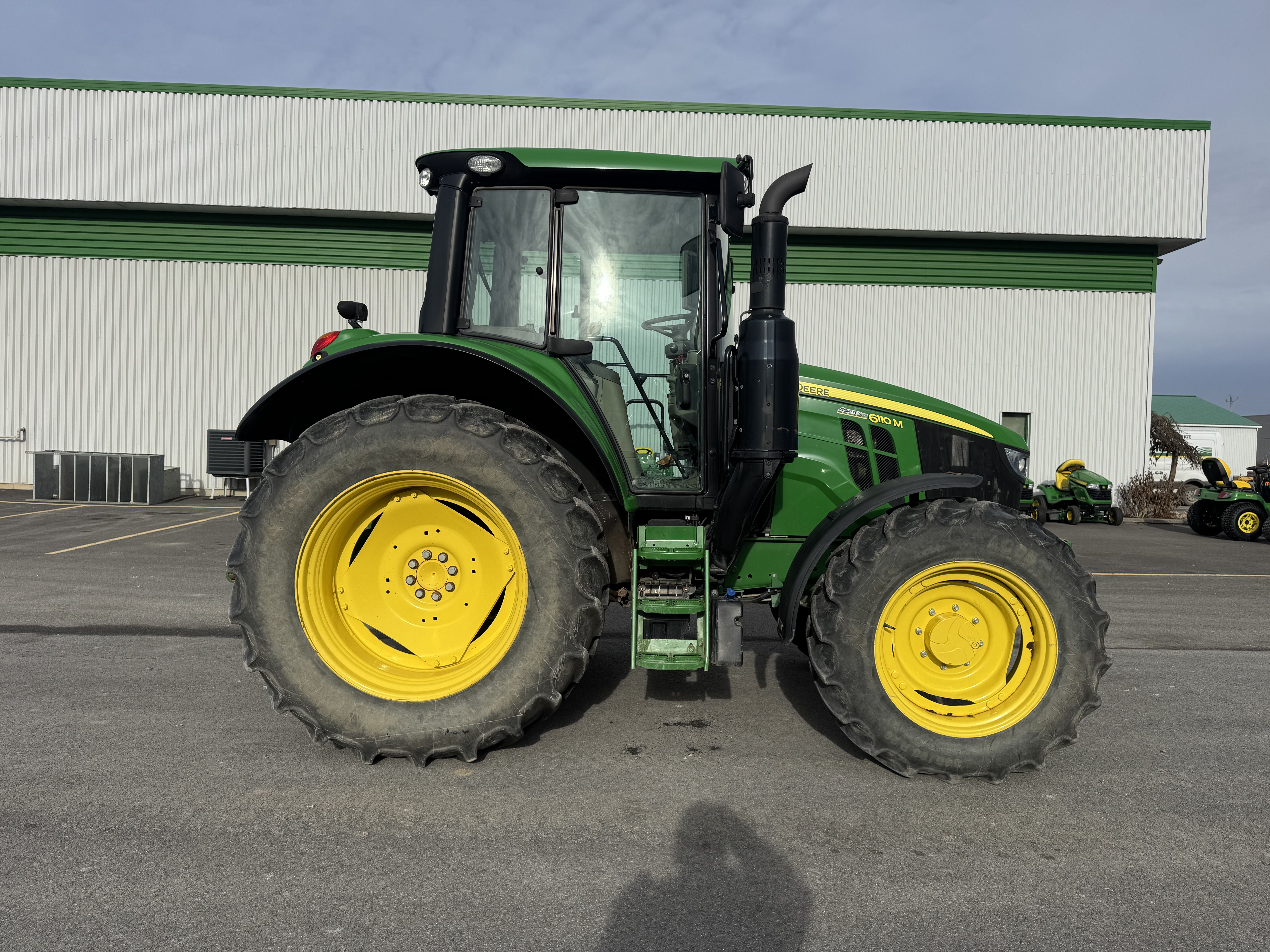 John Deere 6110M