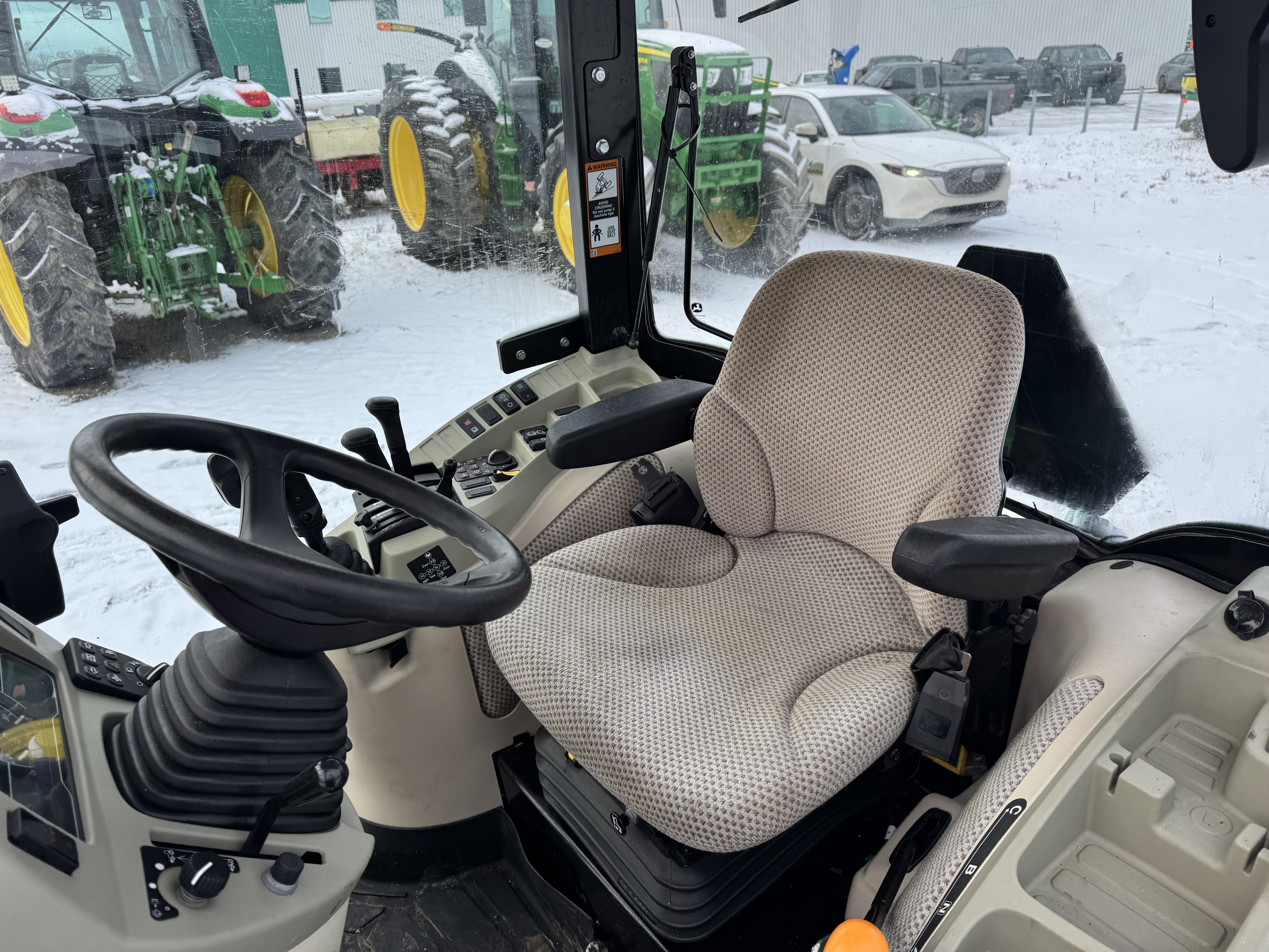 John Deere 4066R GRATTE NOKIAN    