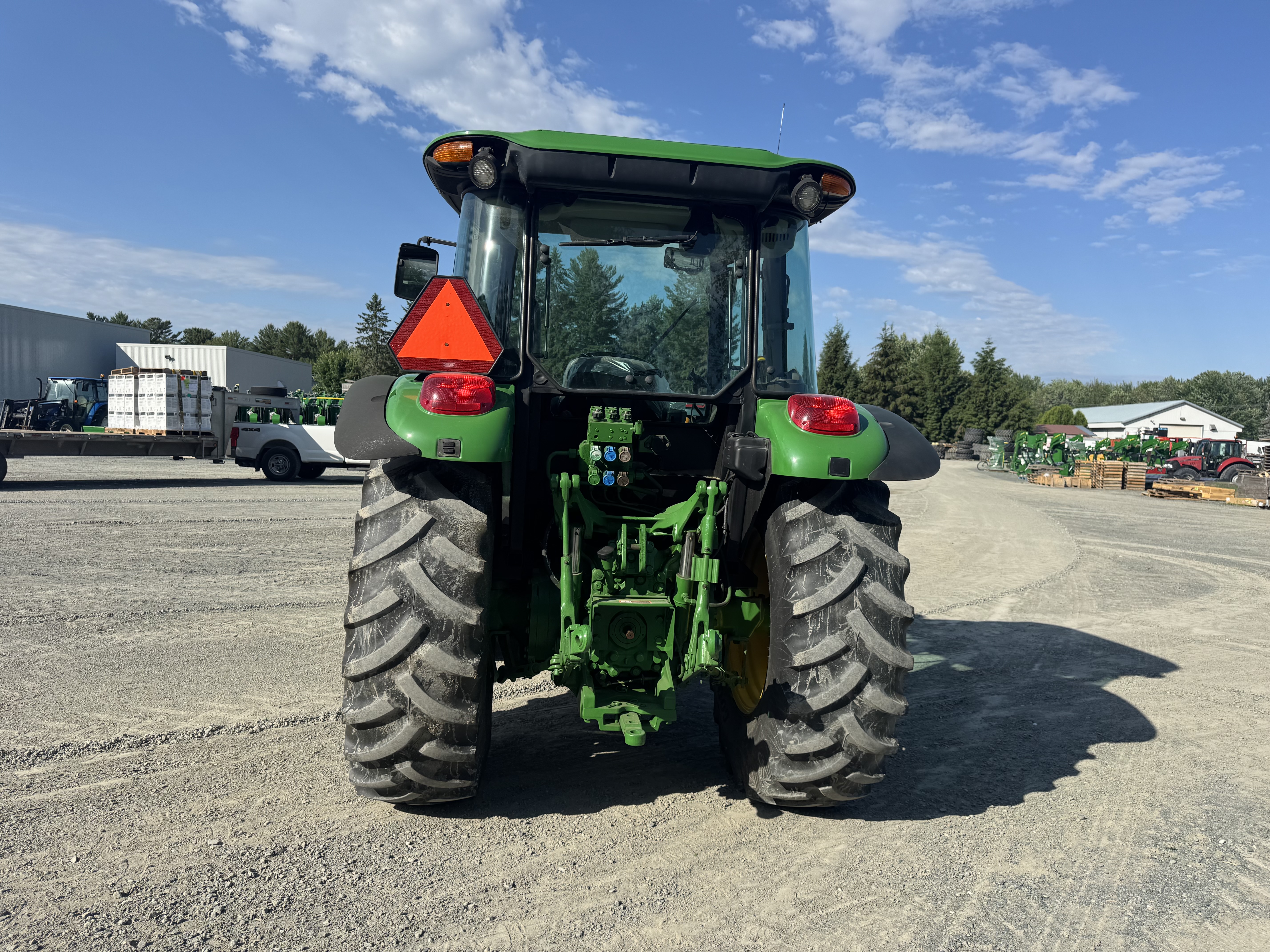 John Deere 5085M