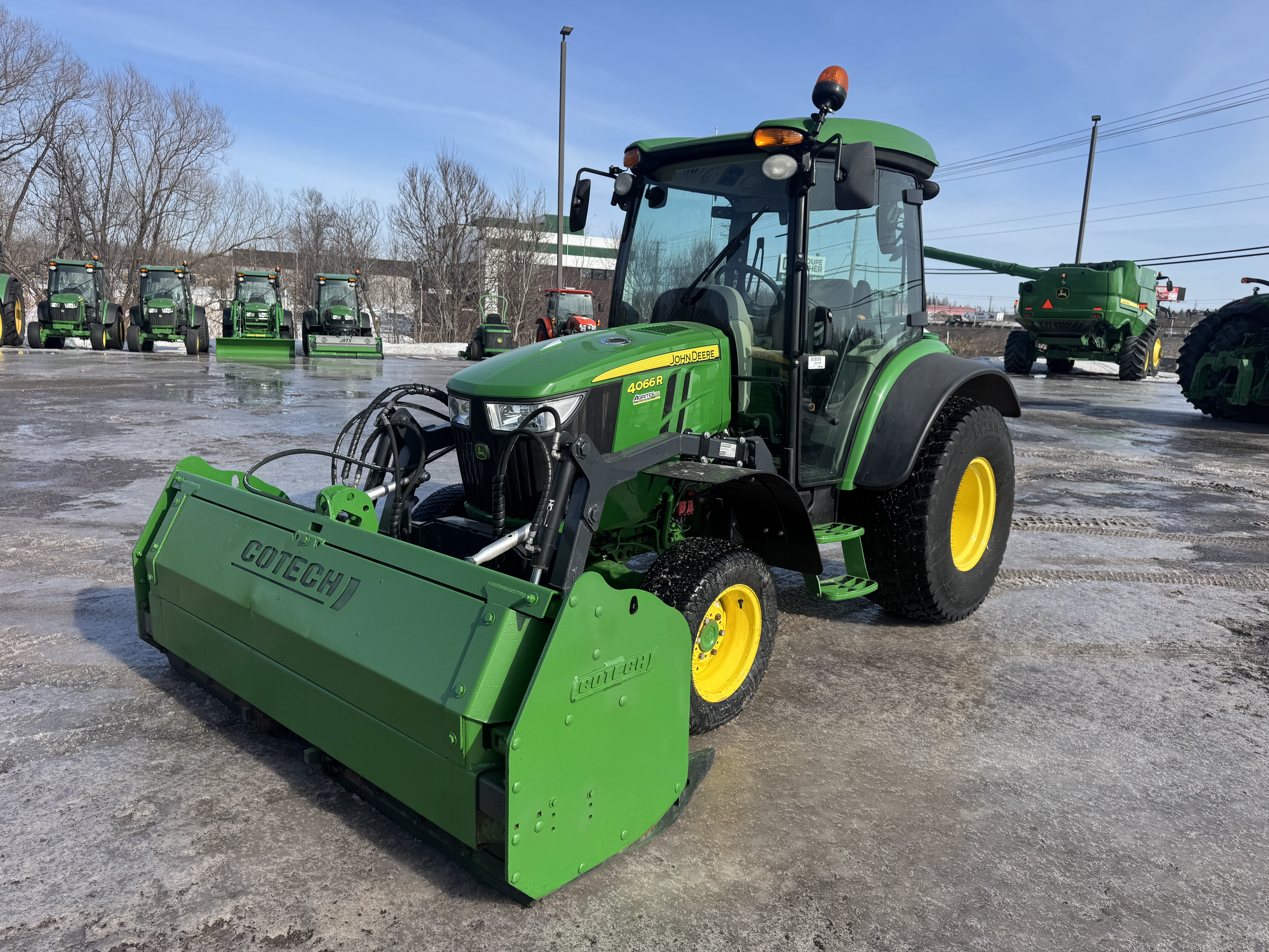 John Deere 4066R GRATTE TURF    