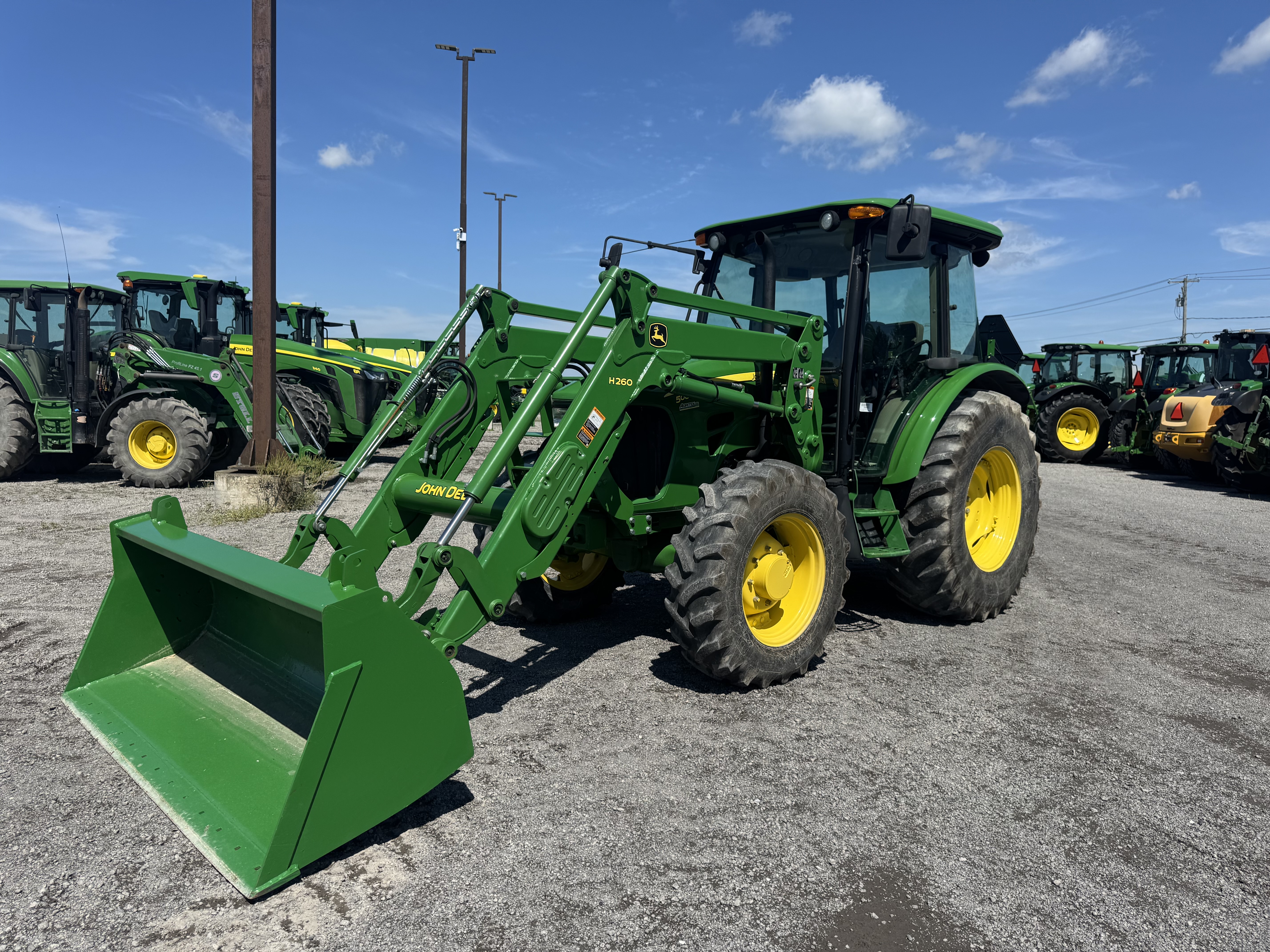 John Deere 5085M