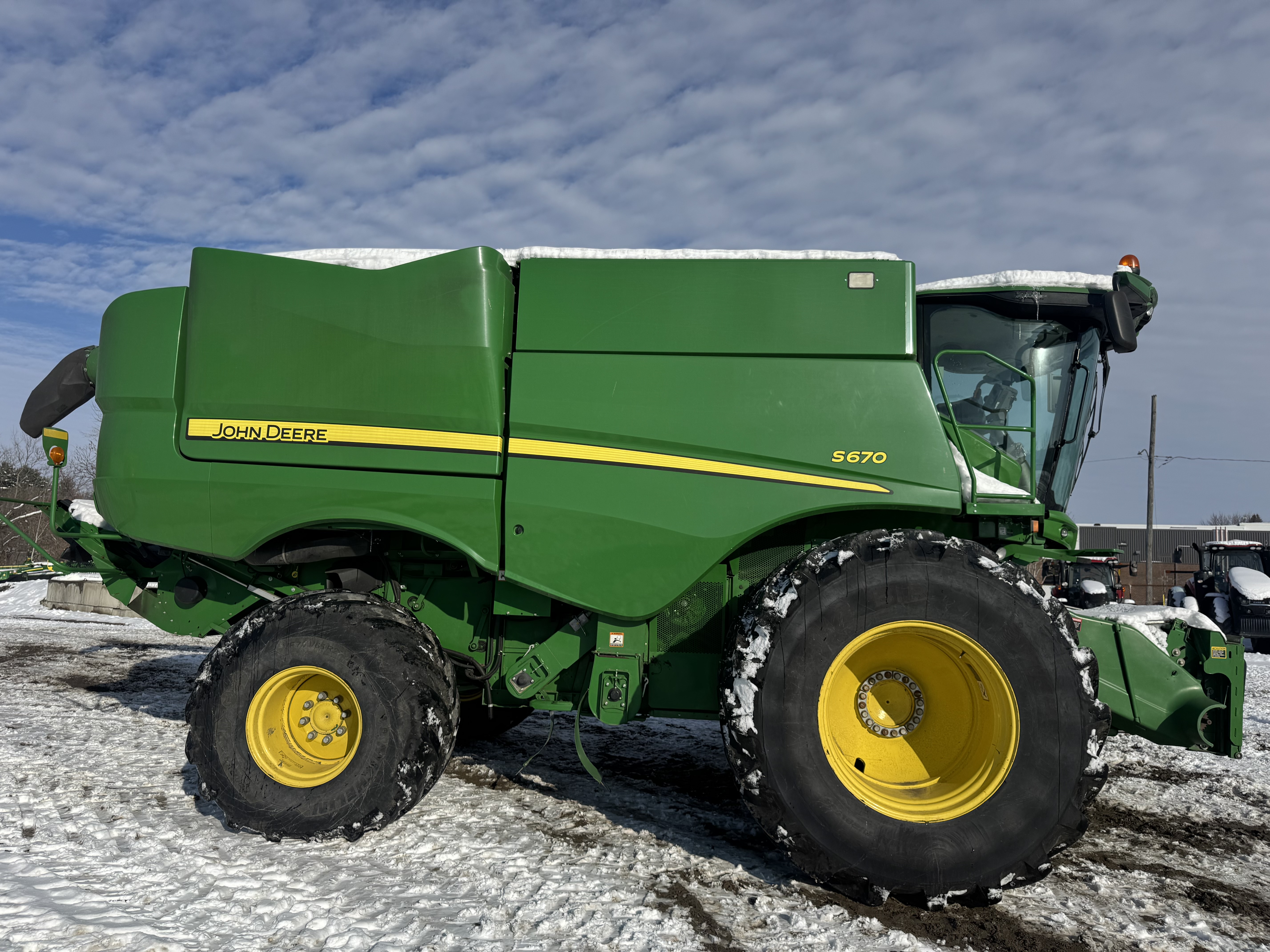 John Deere S670