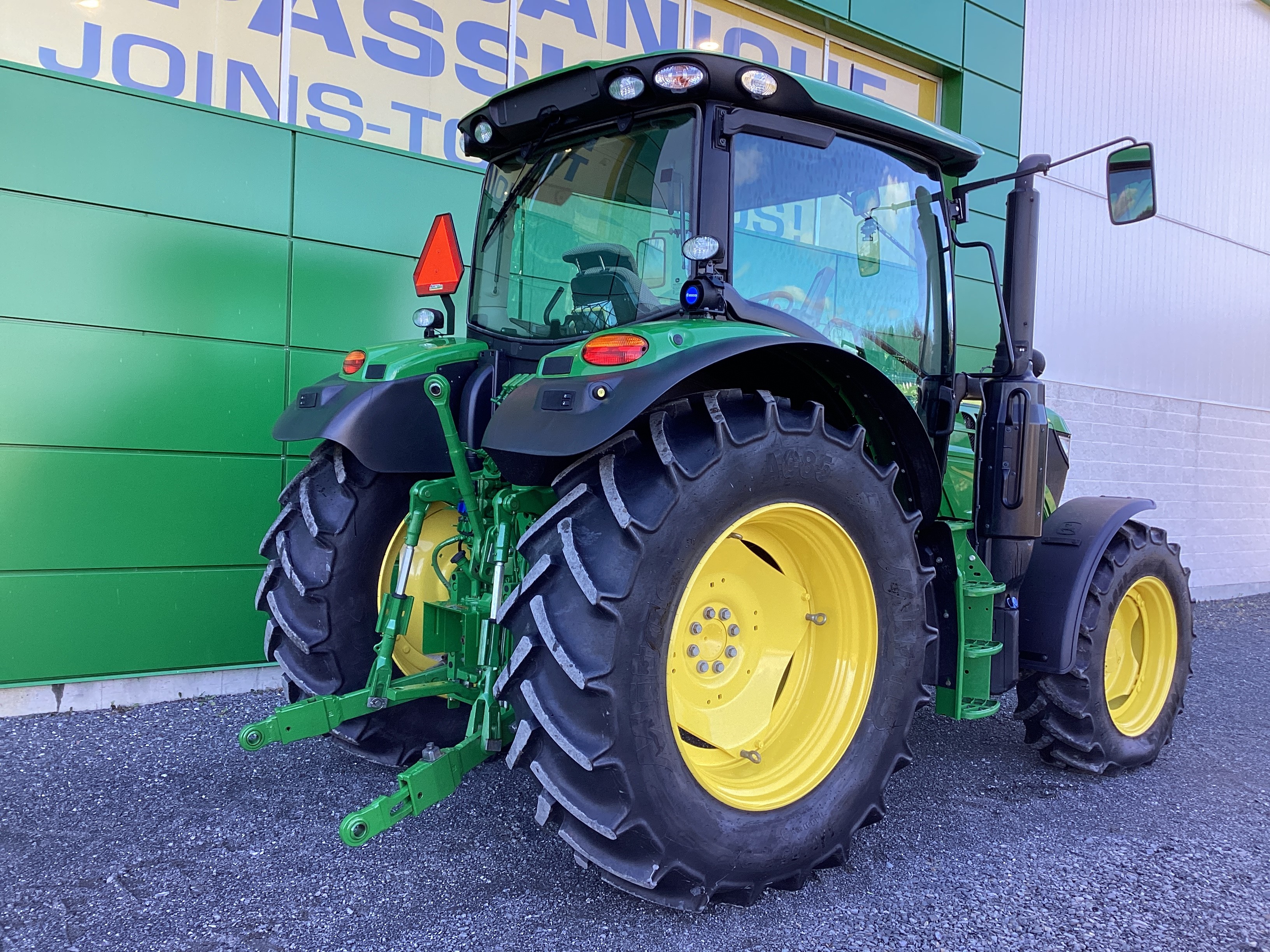 John Deere 6120R