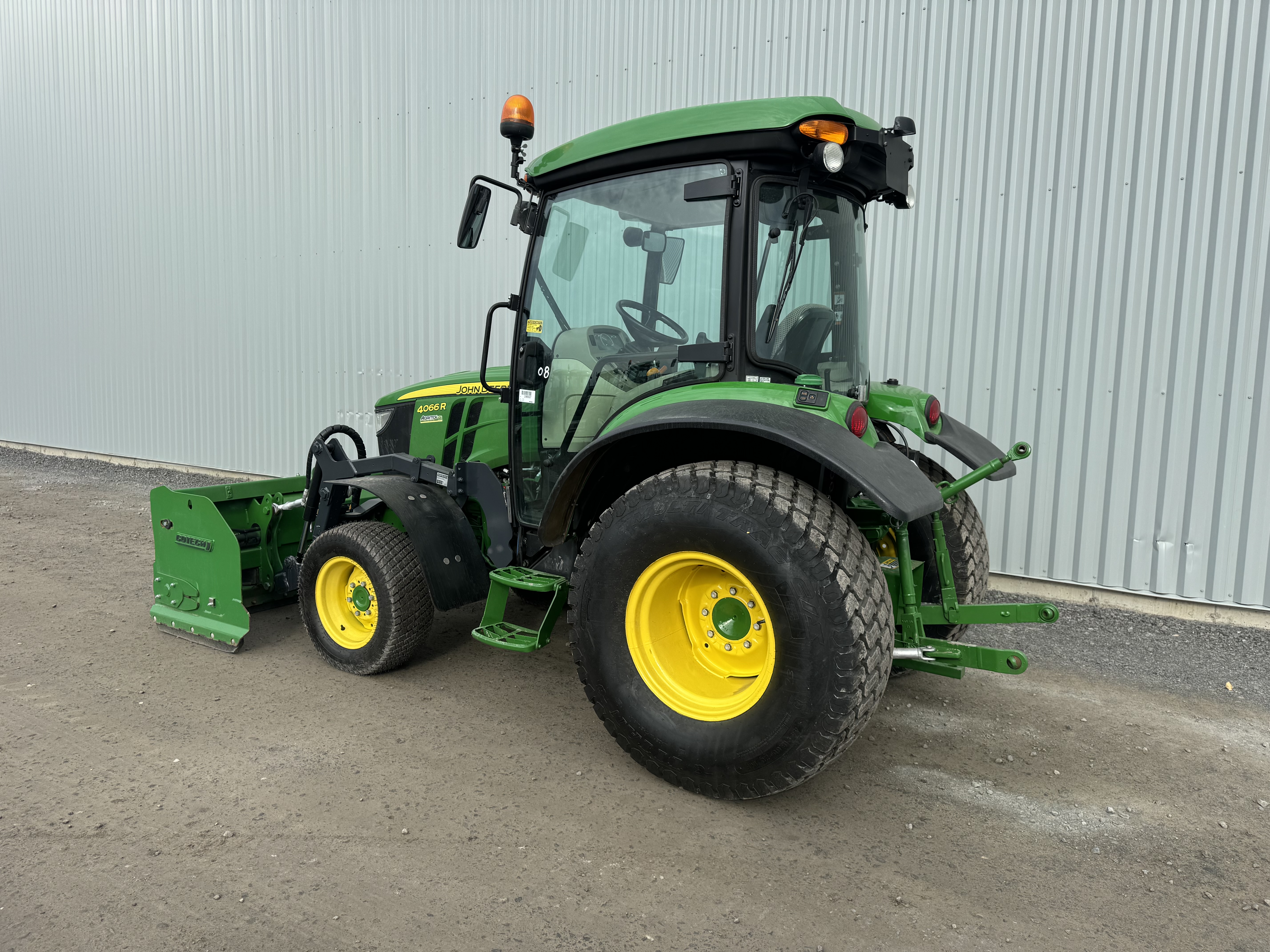 John Deere 4066R GRATTE TURF  