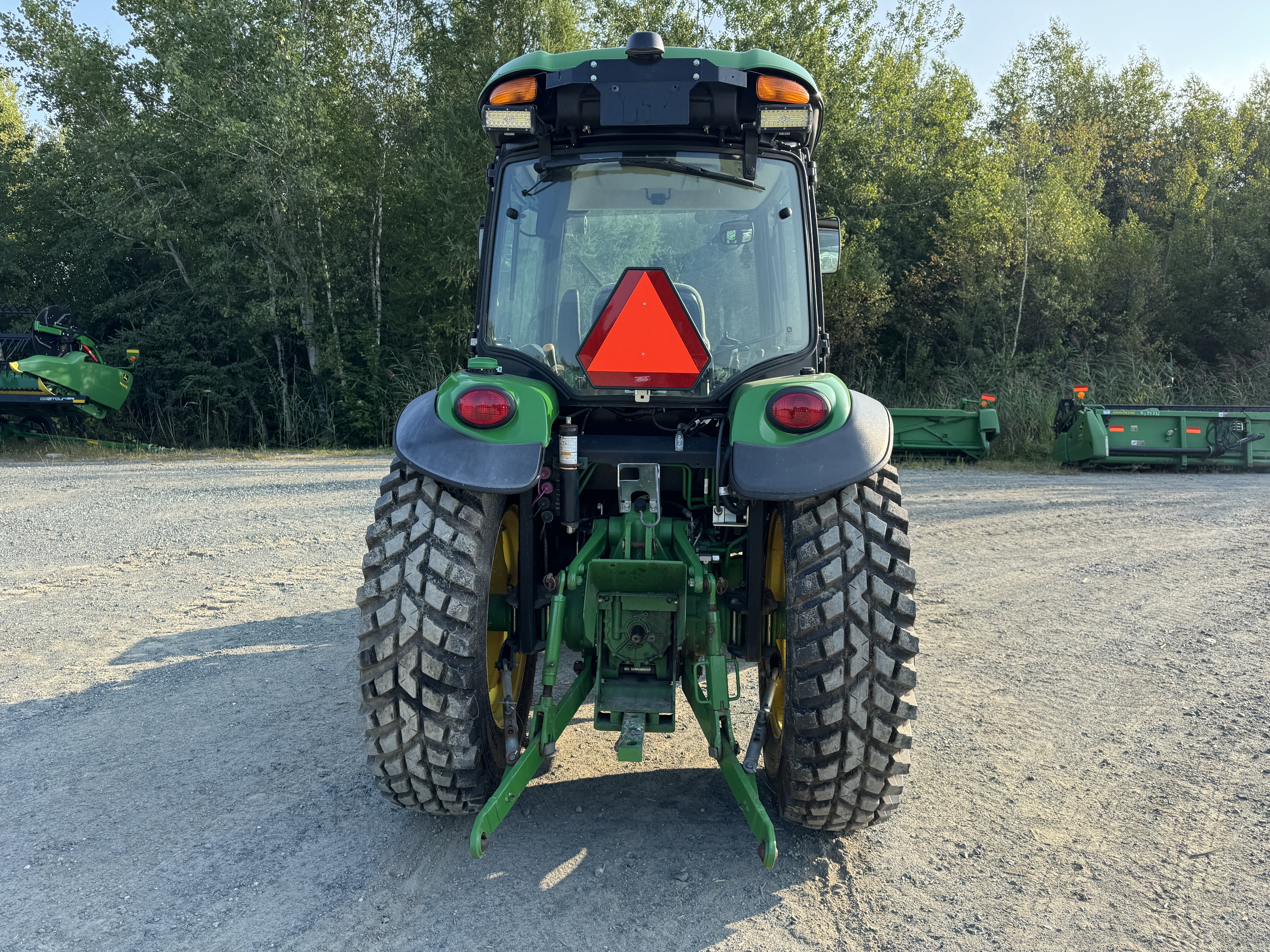 John Deere 4052R GRATTE NOKIAN 