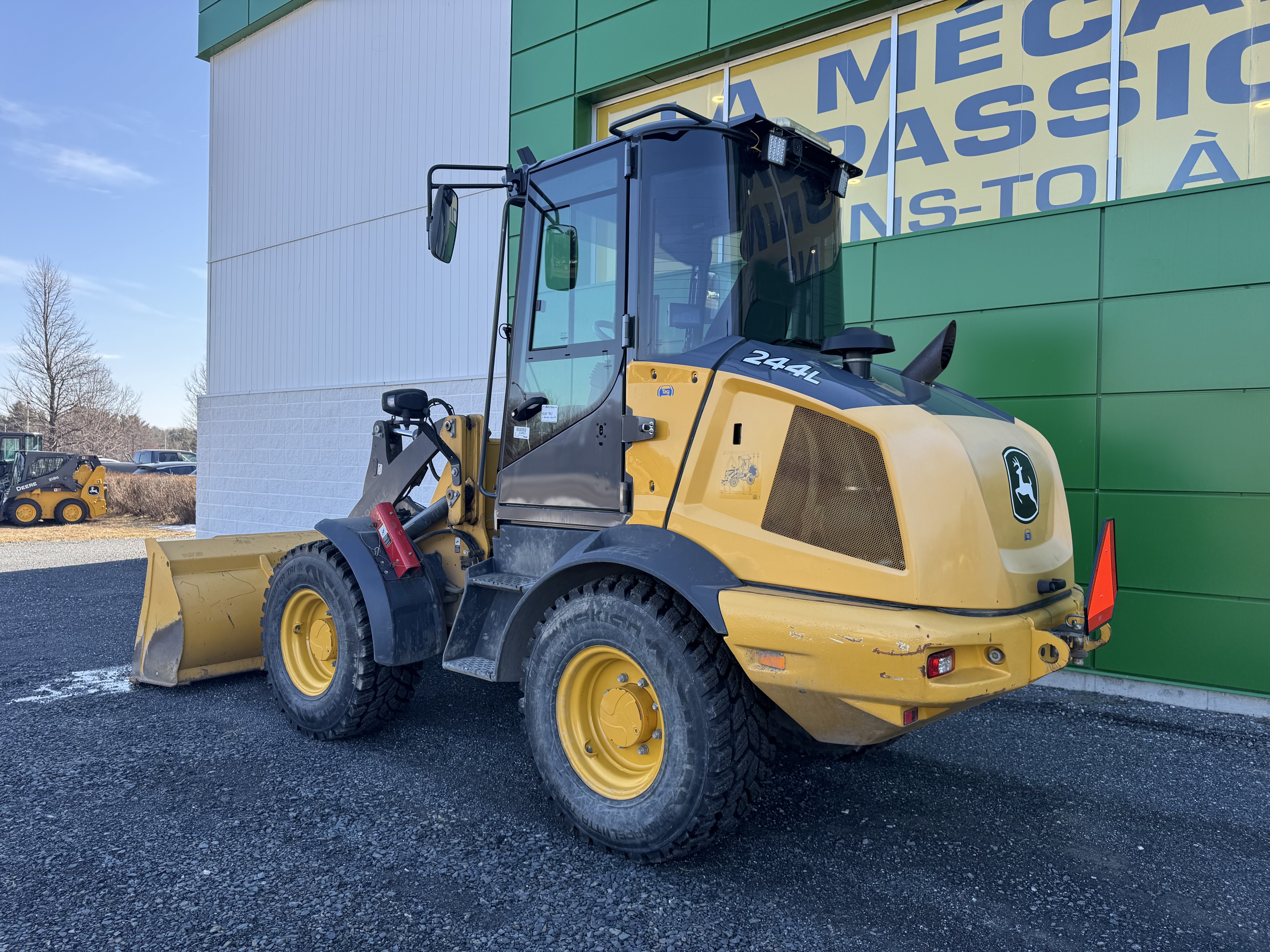 John Deere 244L