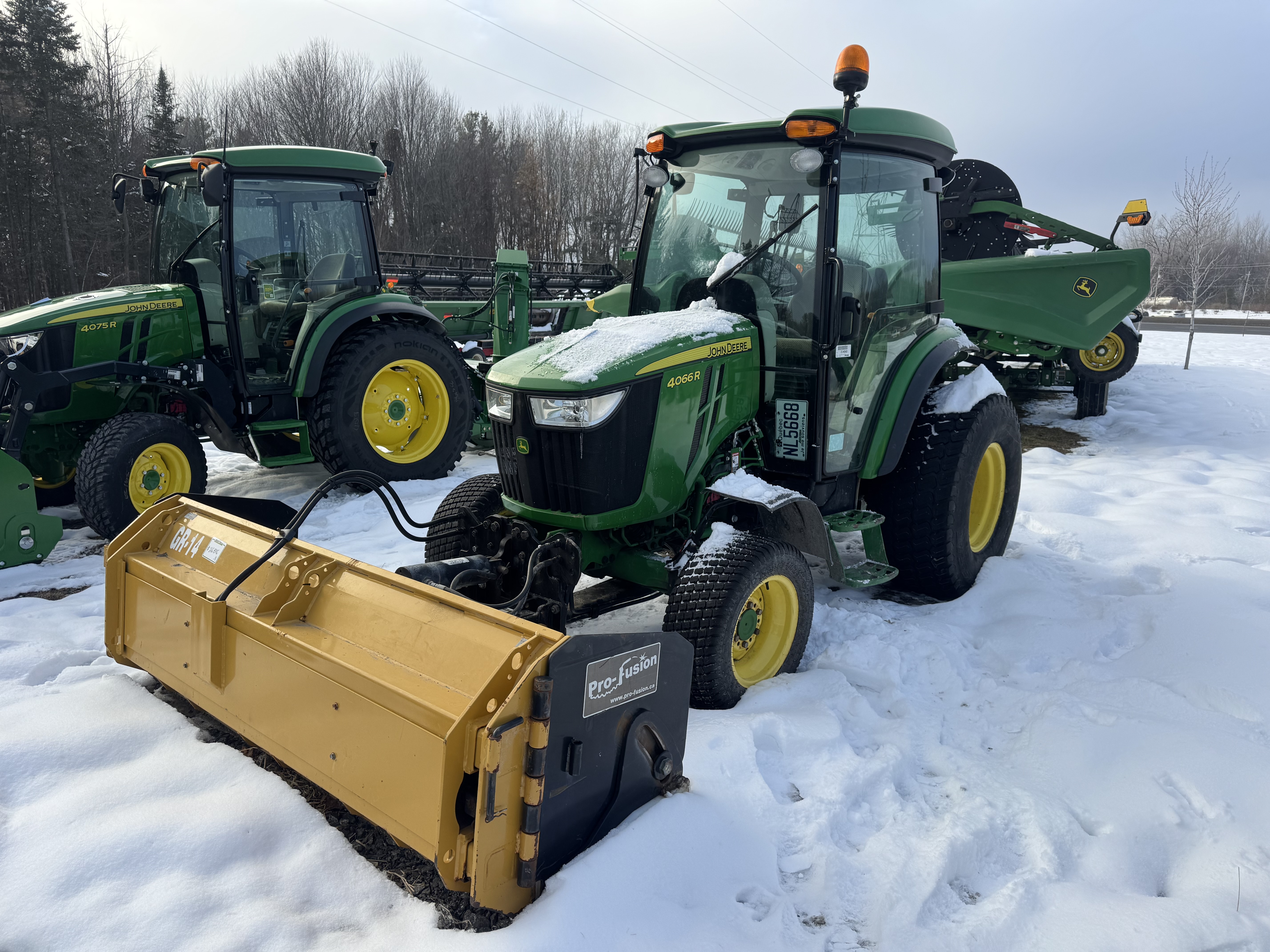 John Deere 4066R GRATTE TURF    
