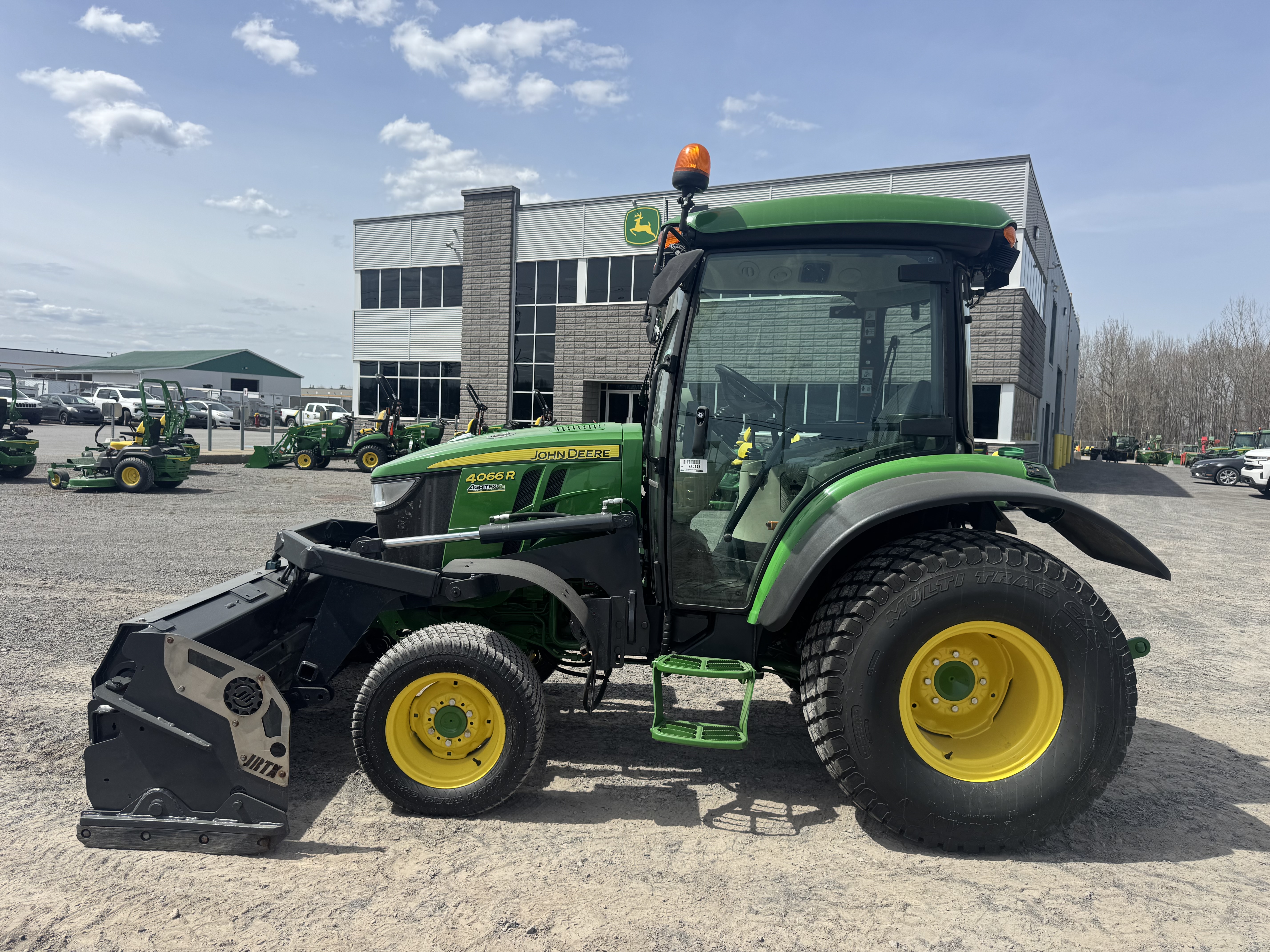 John Deere 4066R GRATTE TURF    