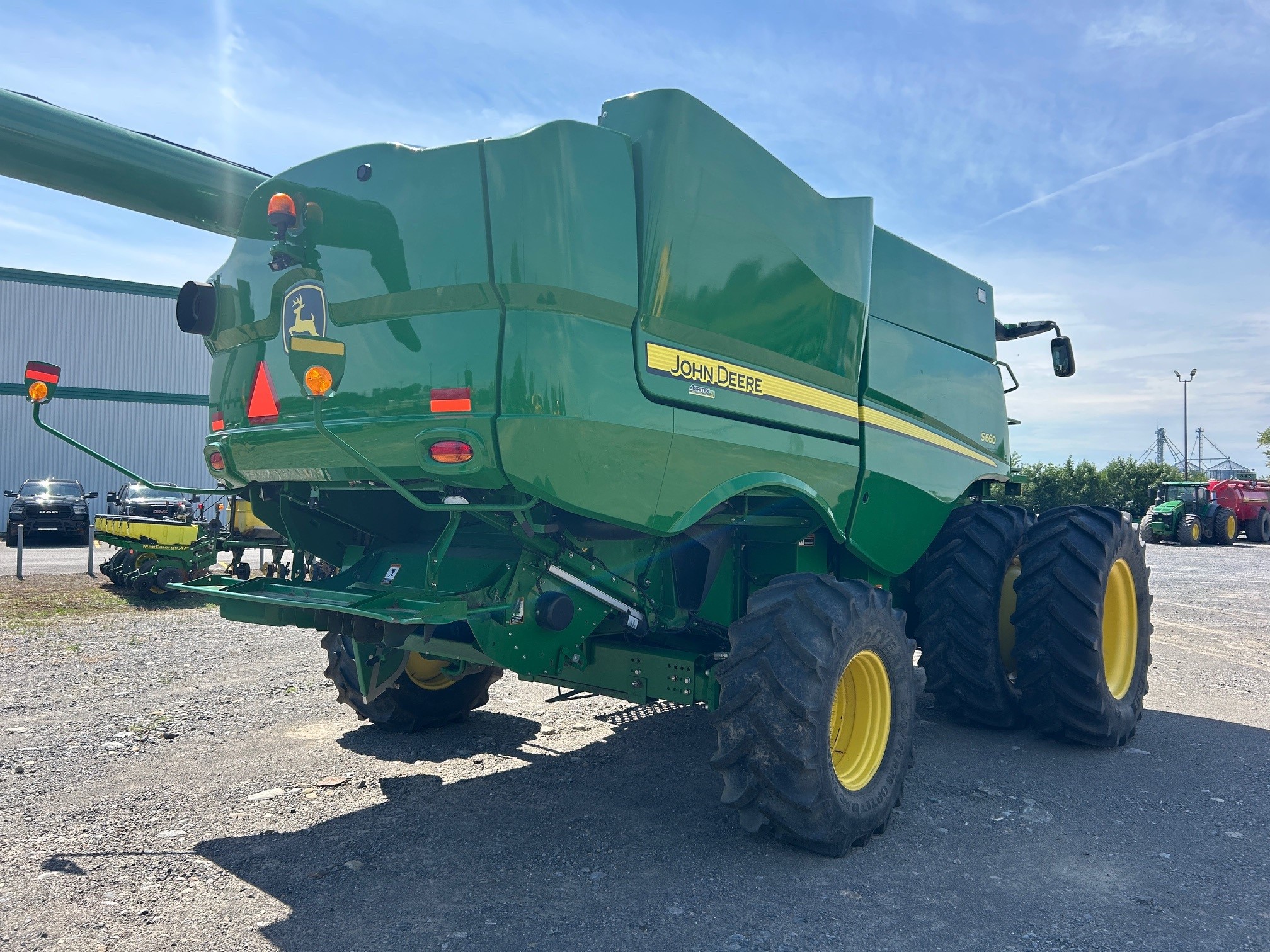 John Deere S660