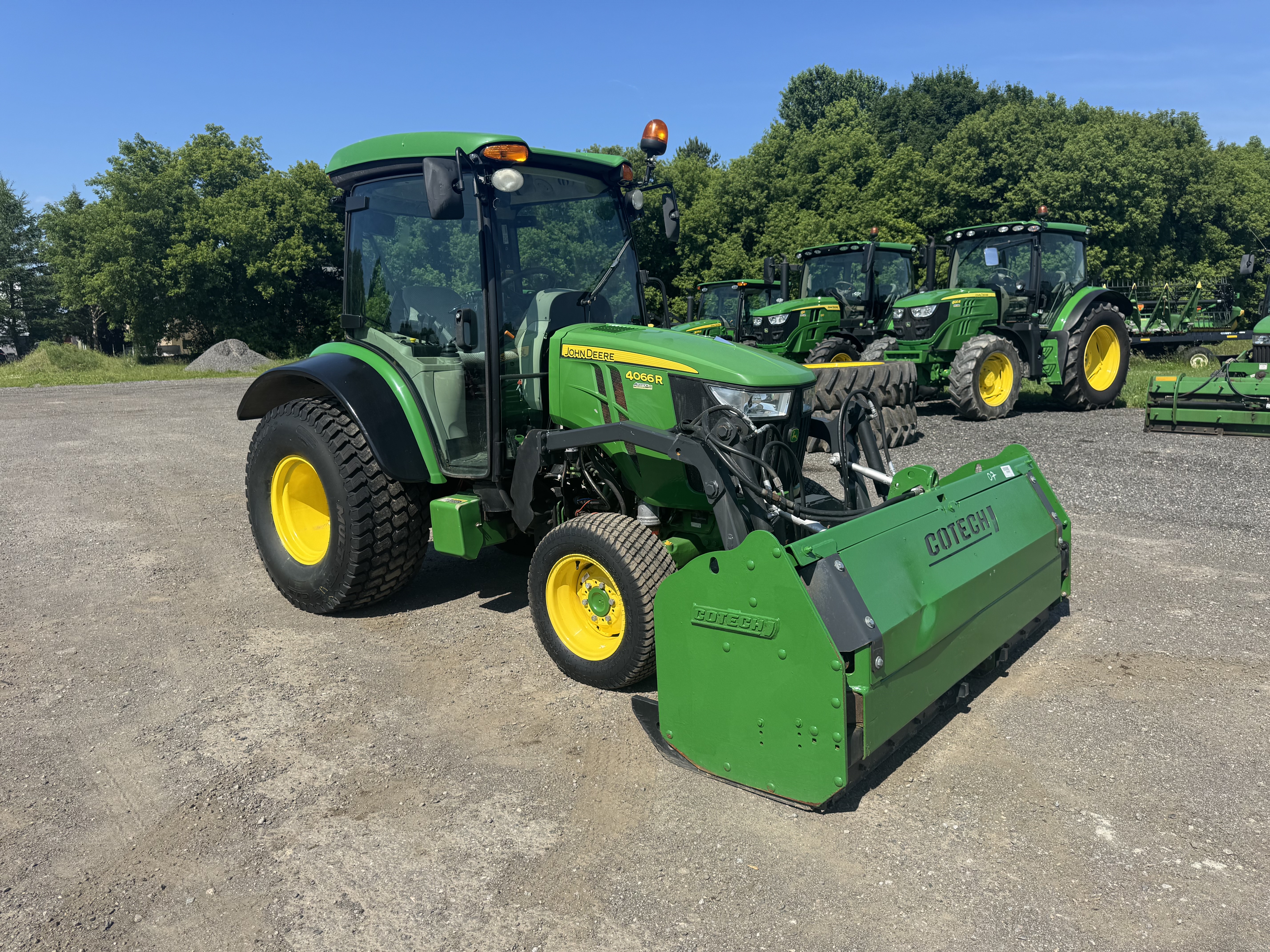 John Deere 4066R GRATTE TURF   