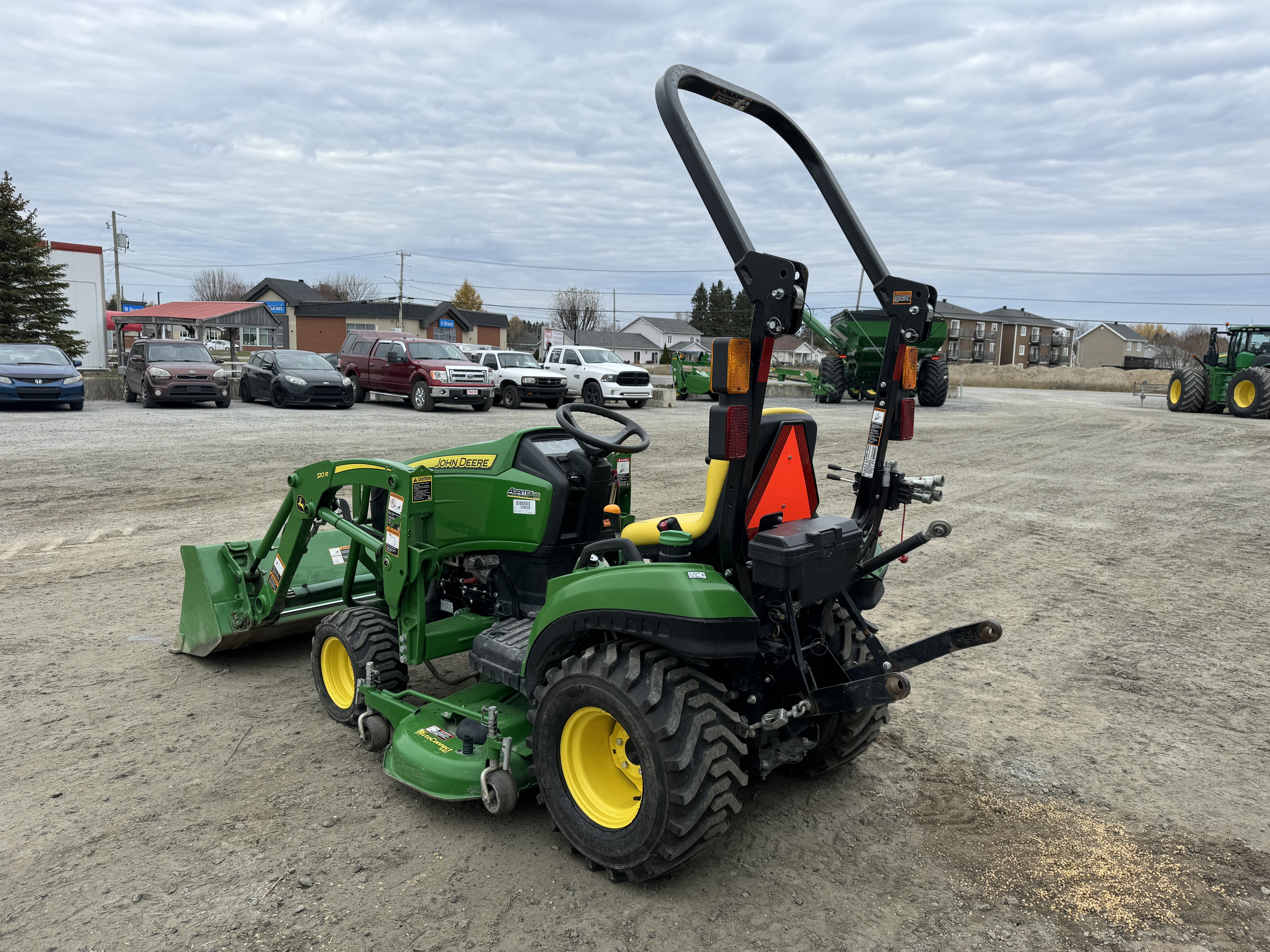 John Deere 1023E