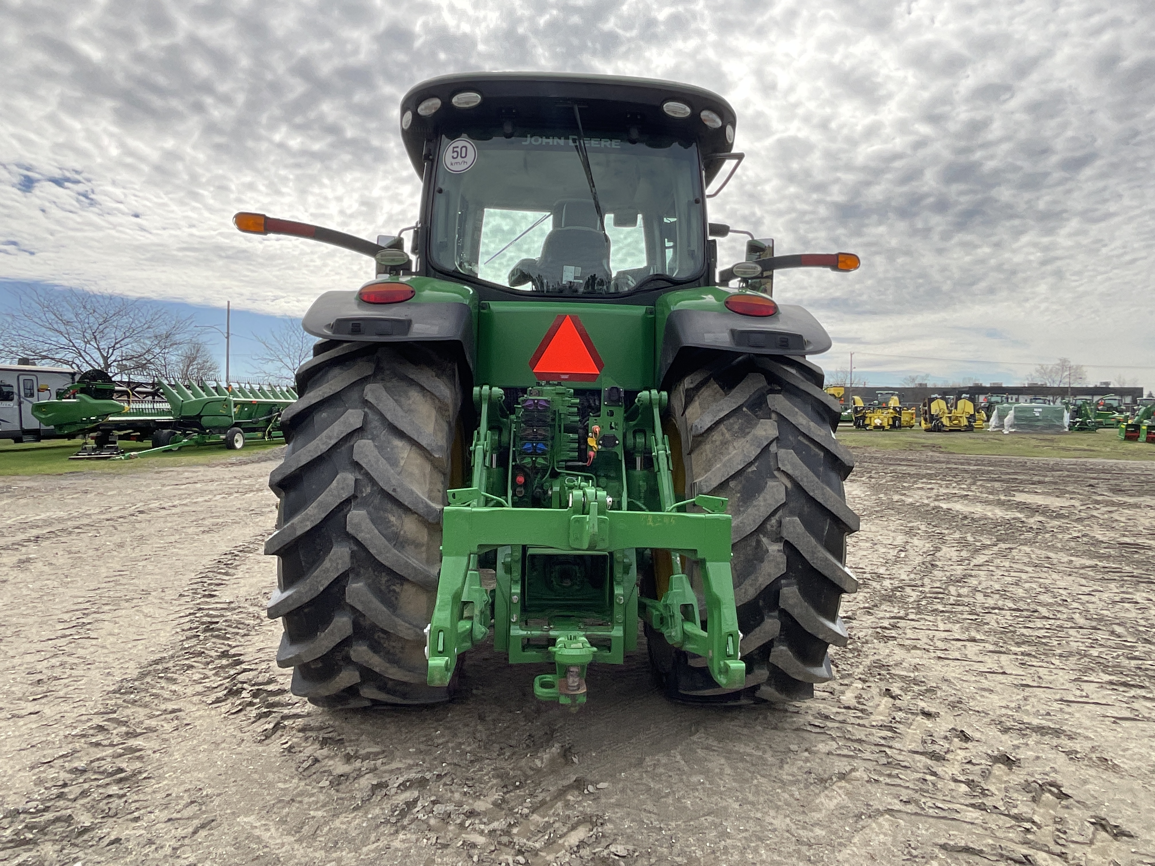 John Deere 8245R 