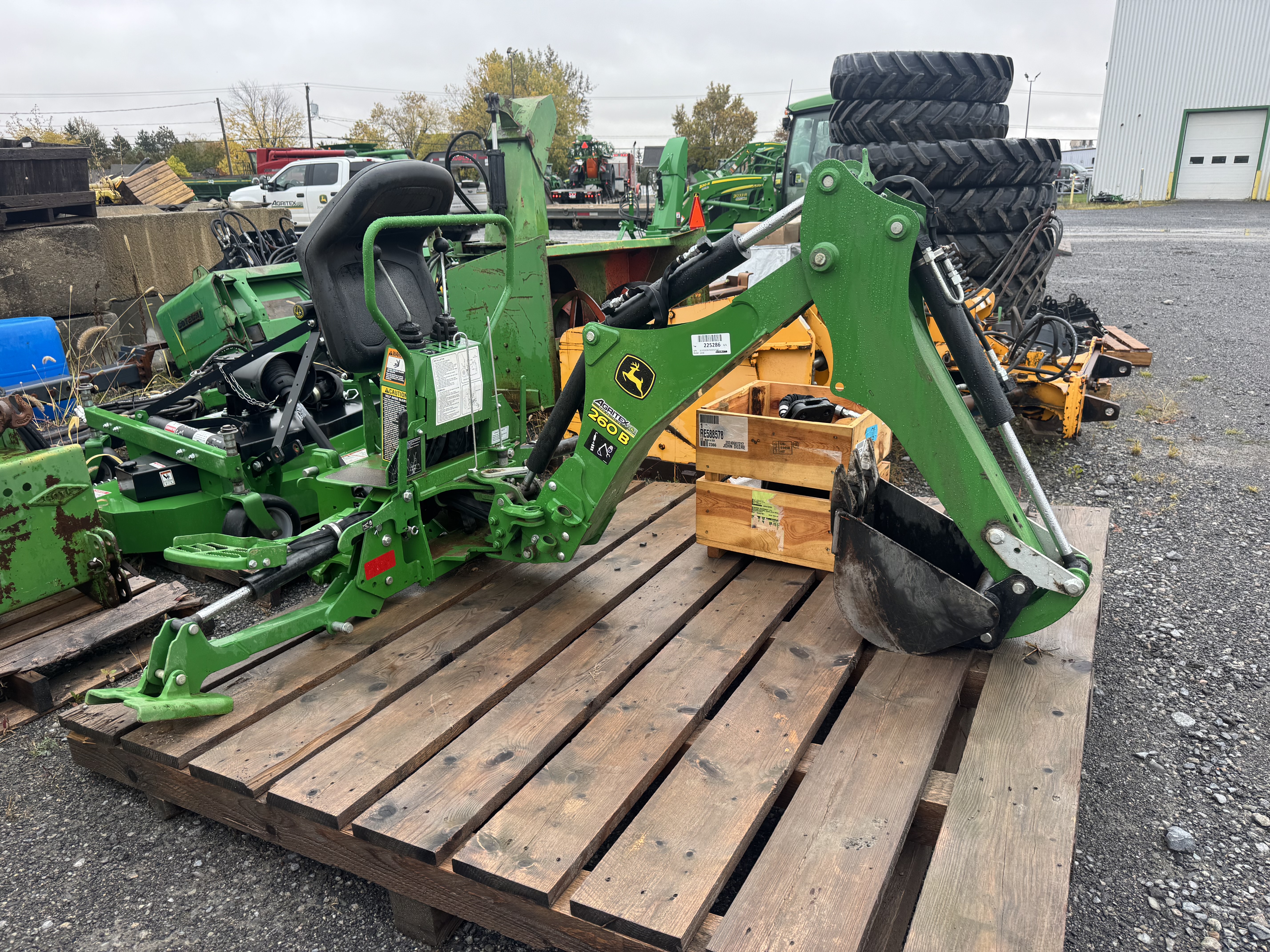 John Deere 260B
