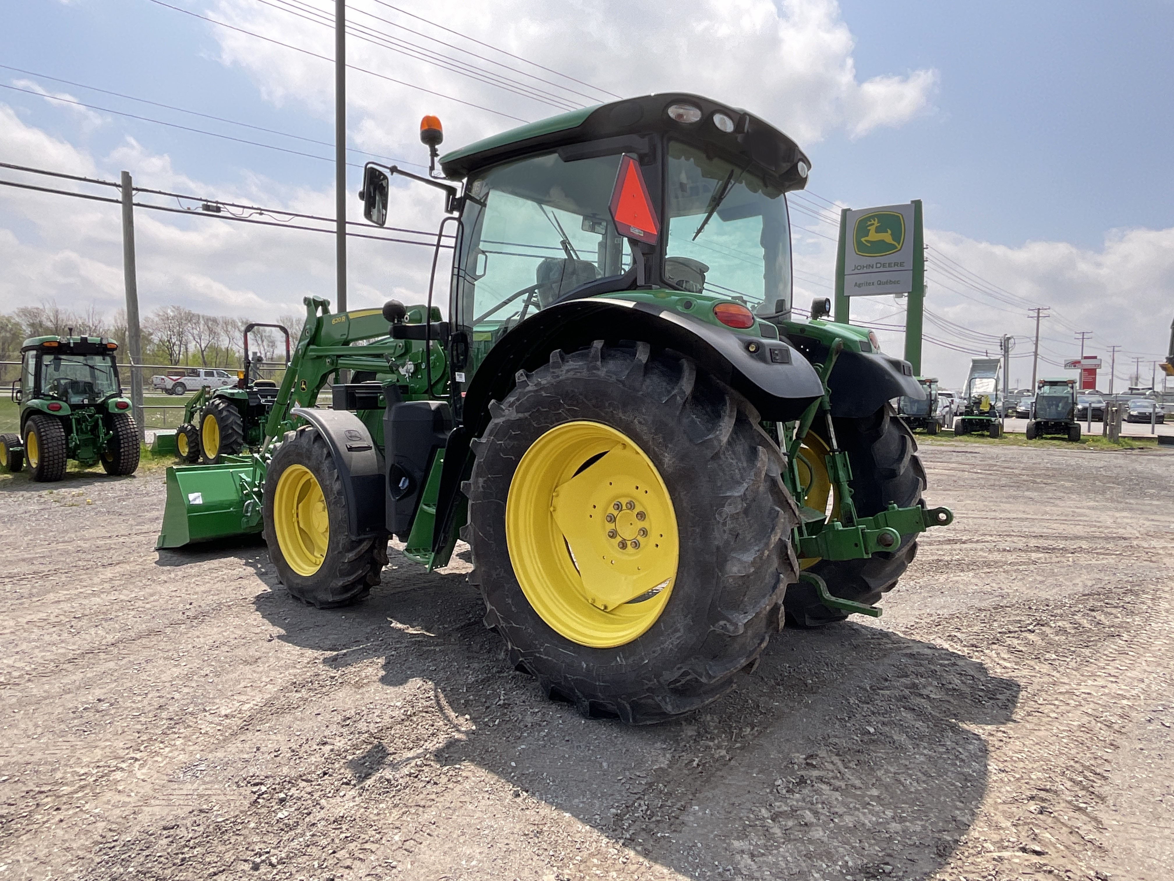 John Deere 6120R 