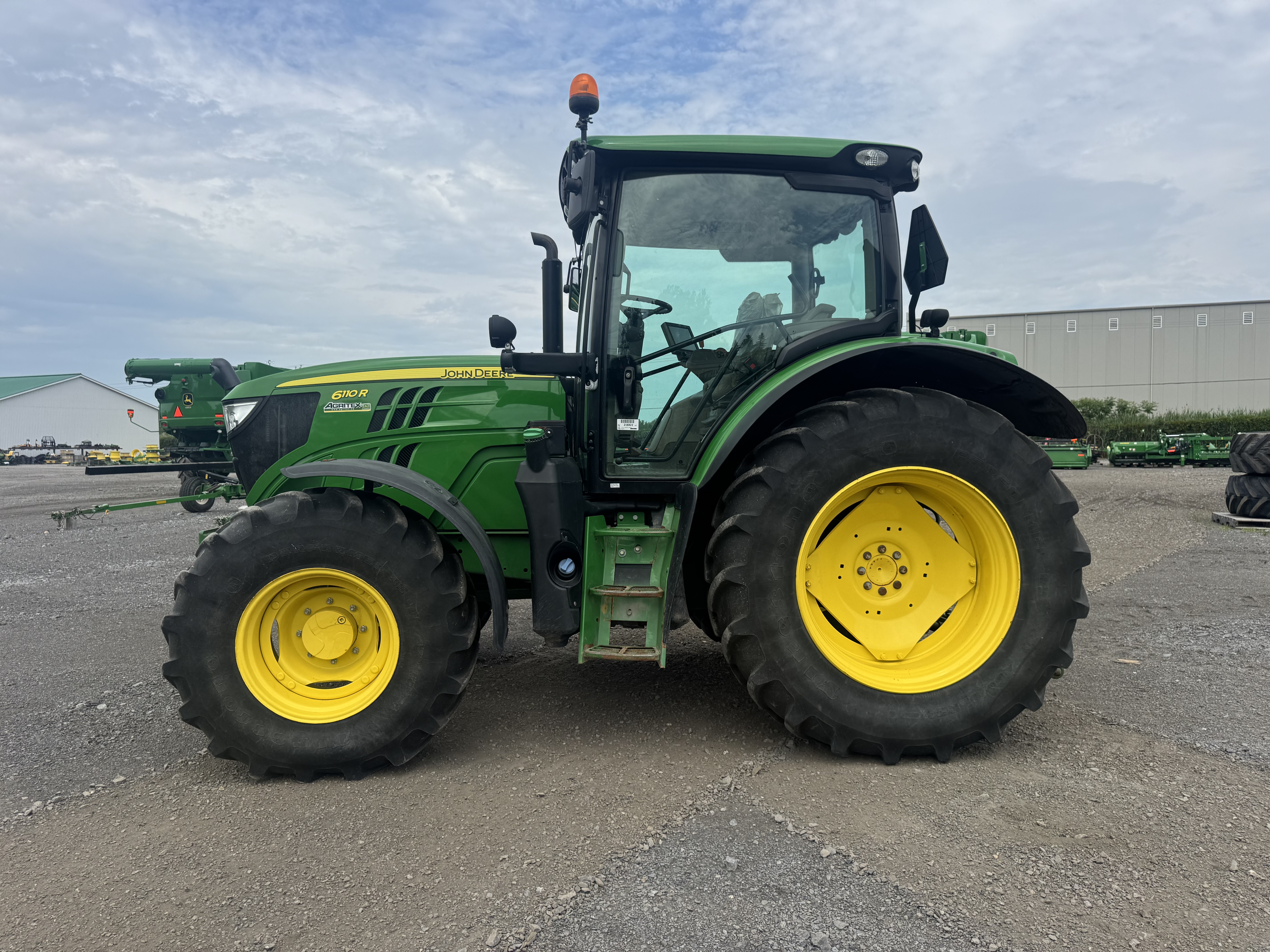 John Deere 6110R