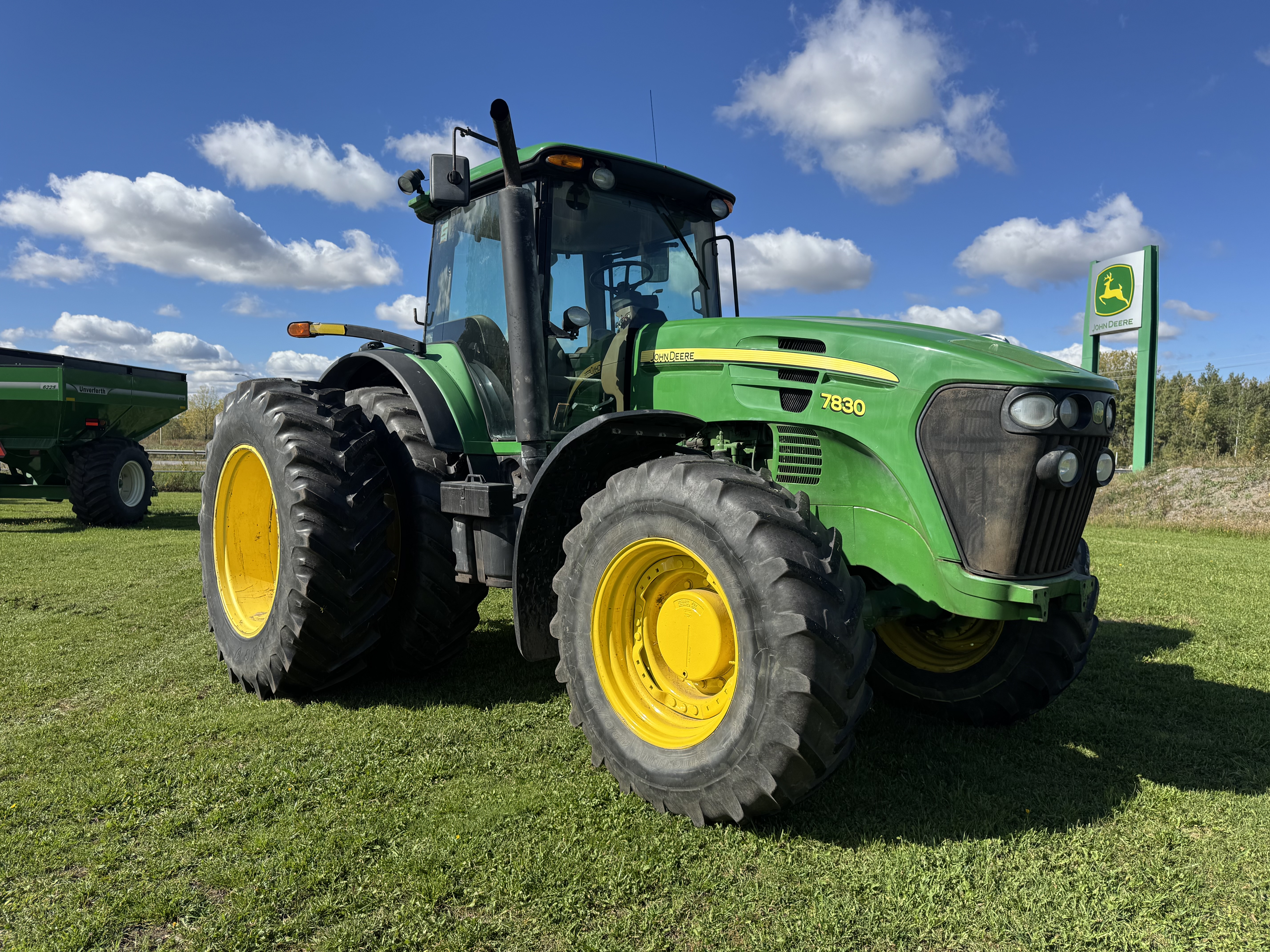 John Deere 7830