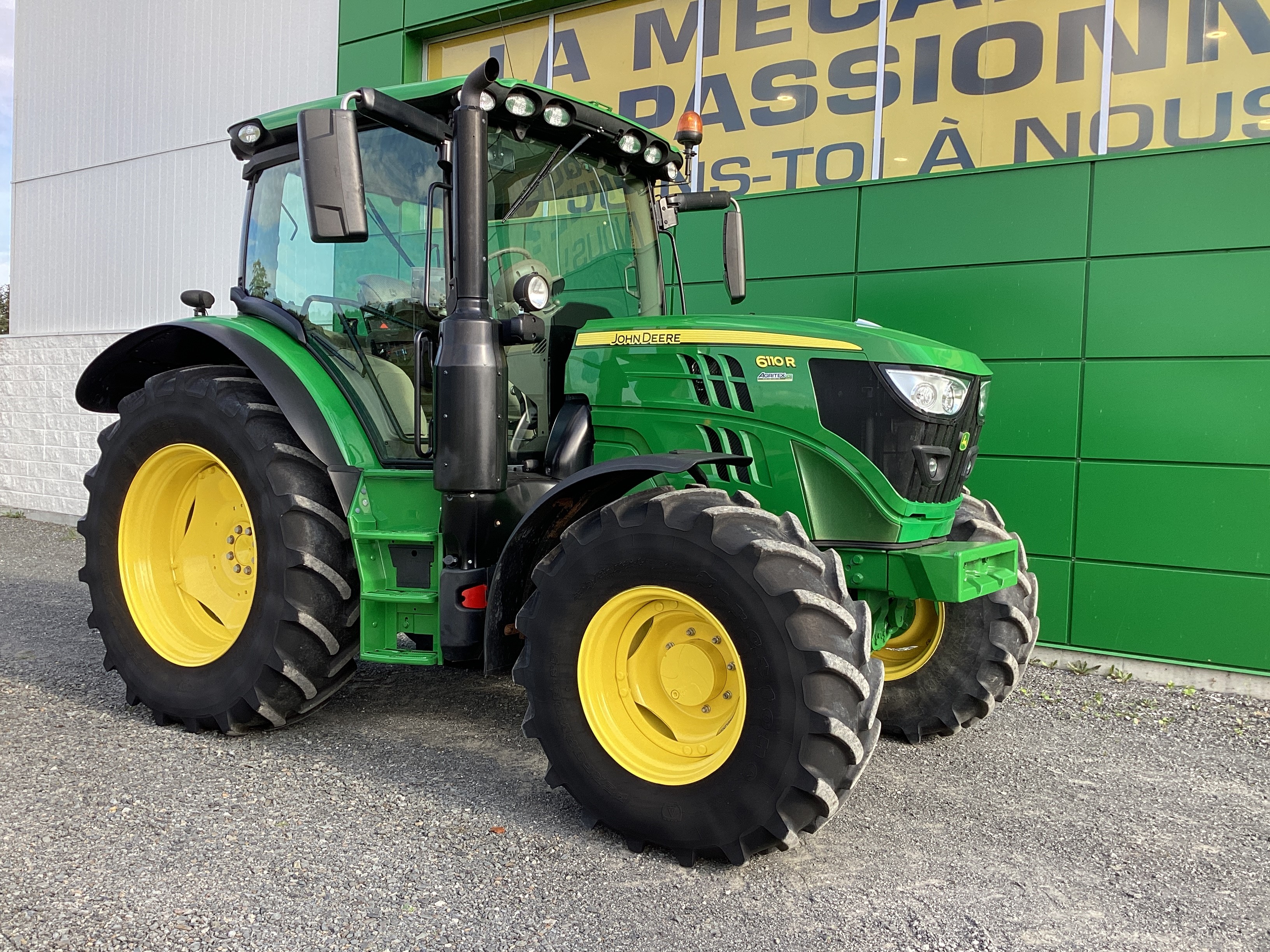 John Deere 6110R 