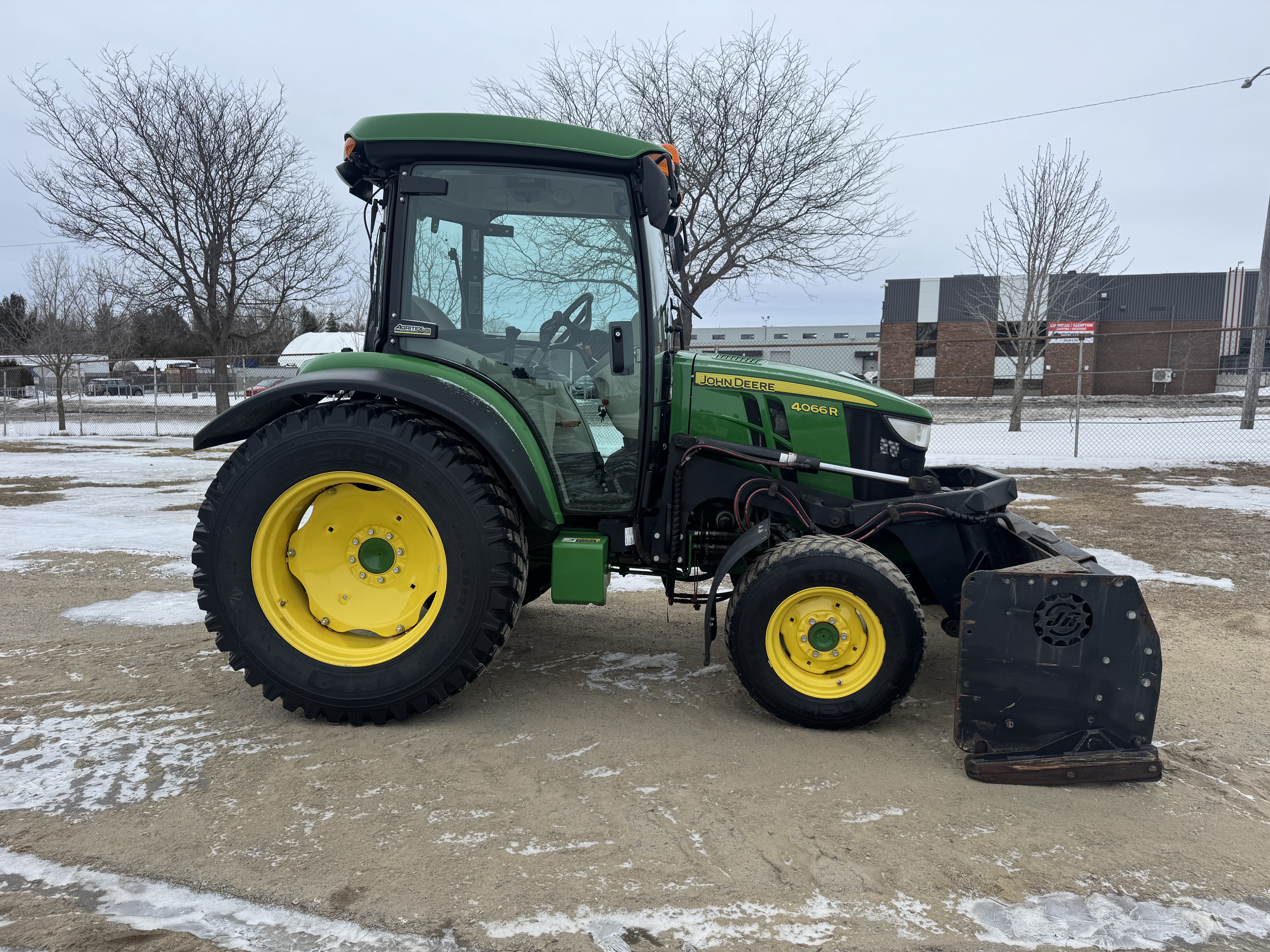 John Deere 4066R NOKIAN GRATTE