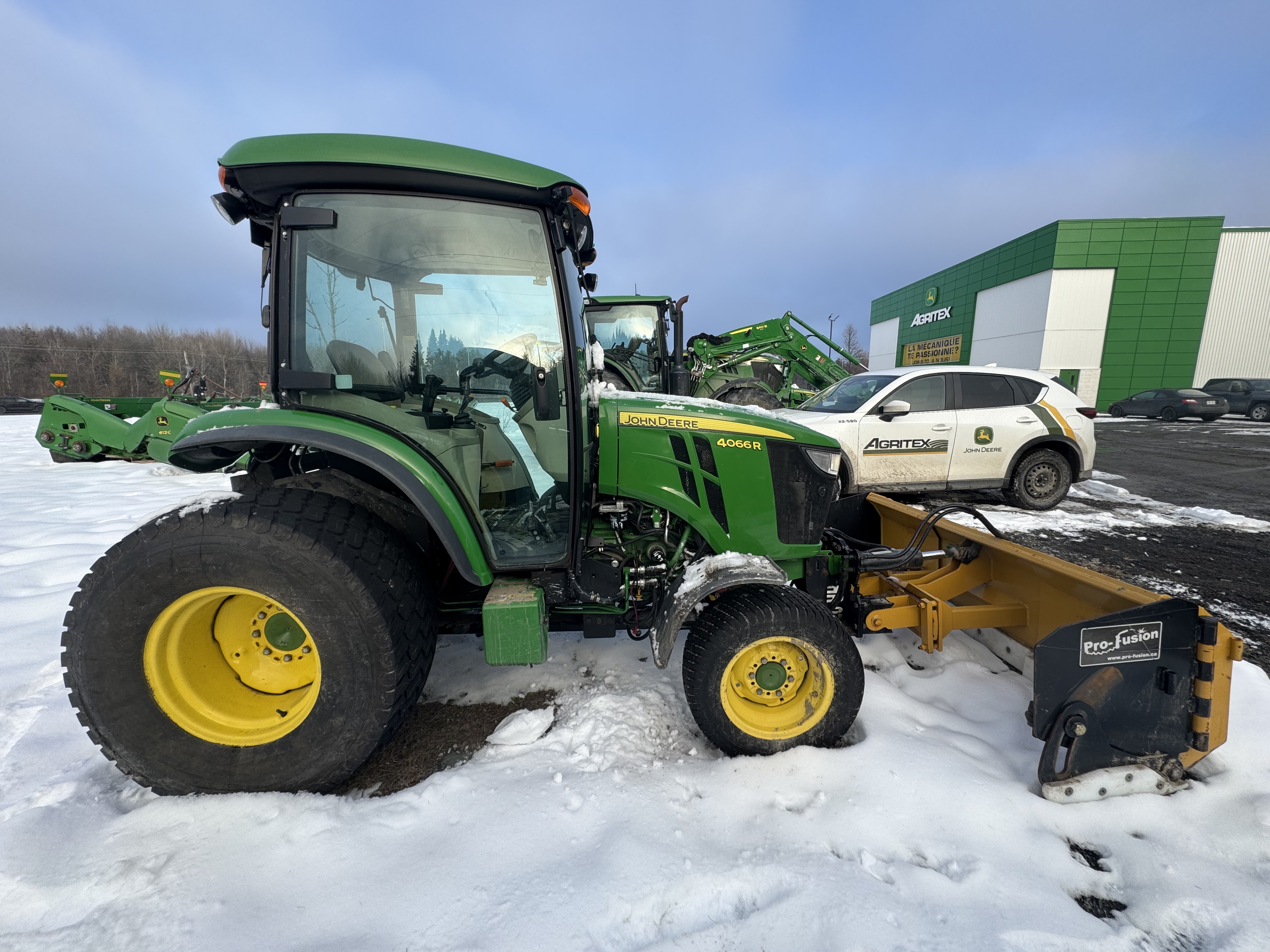 John Deere 4066R GRATTE TURF    