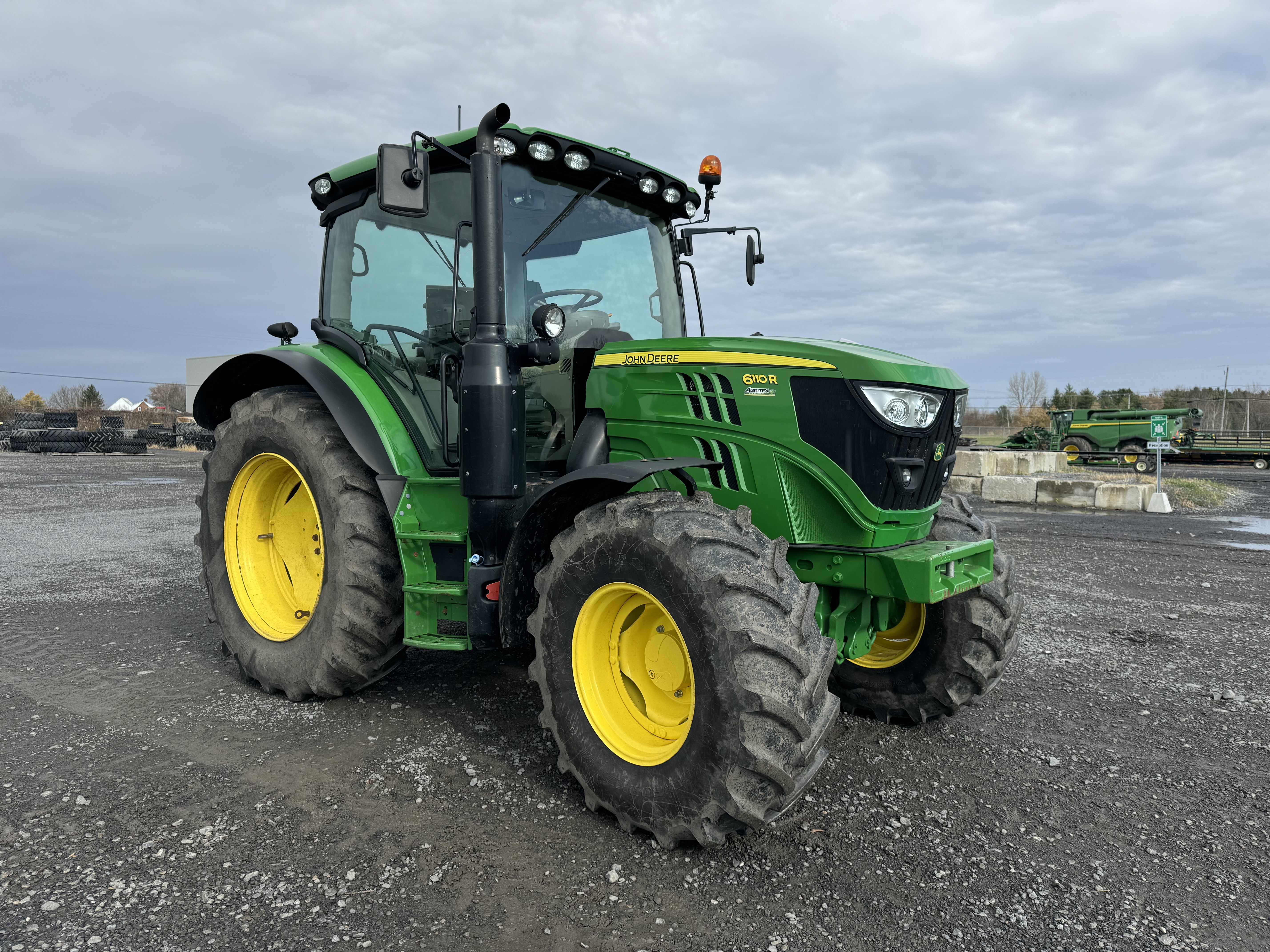 John Deere 6110R 