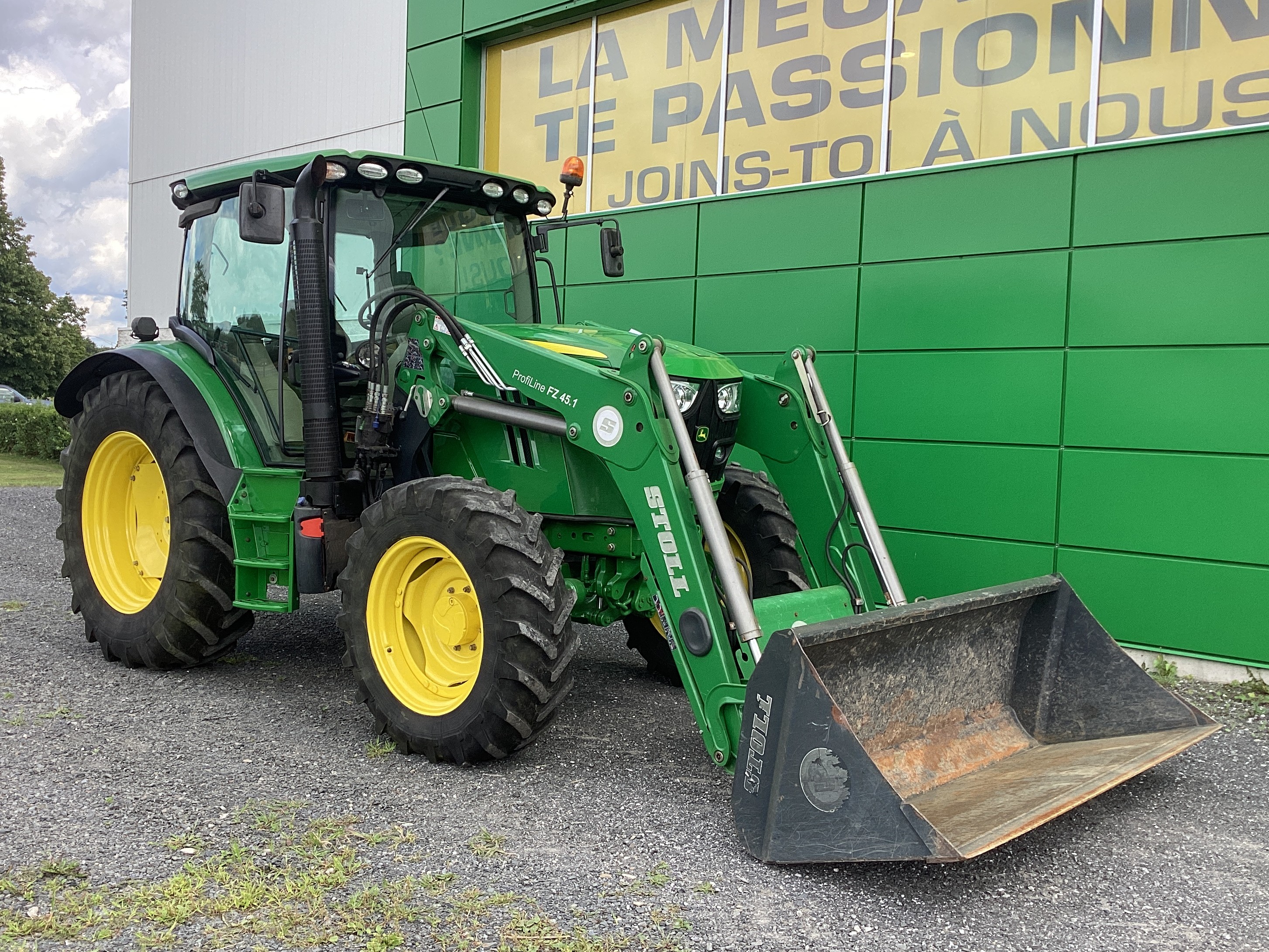 John Deere 6105R