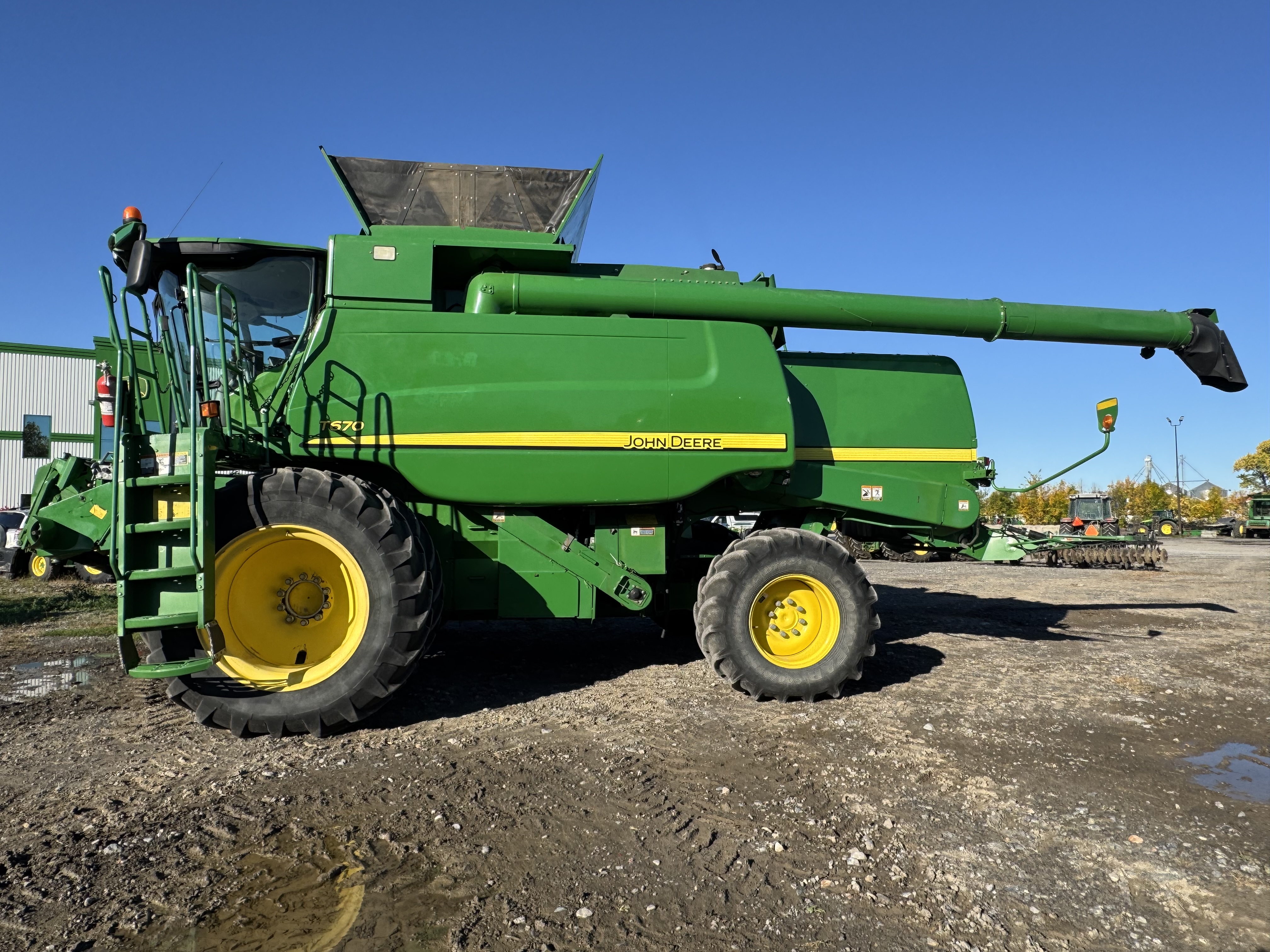 John Deere T670