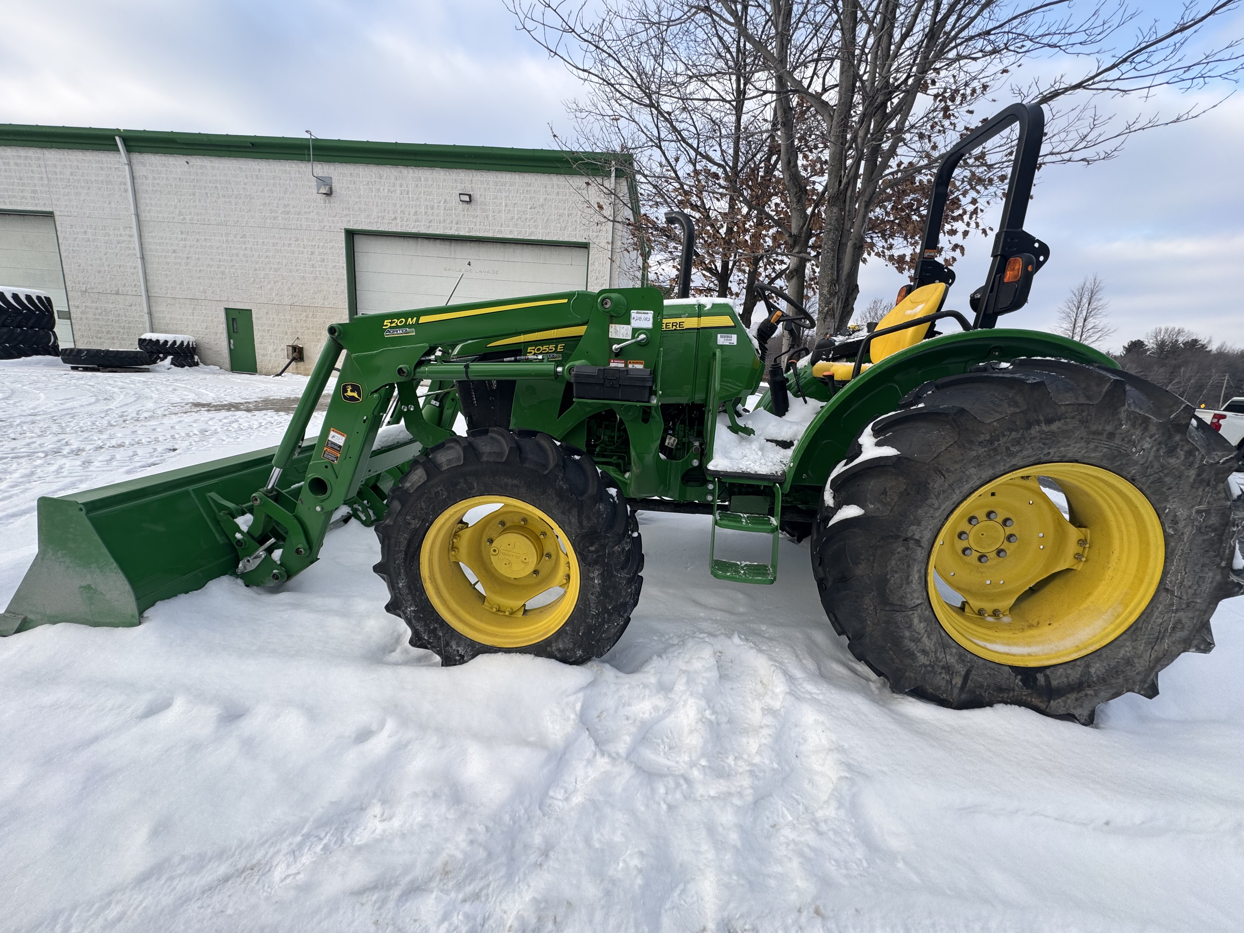 John Deere 5055E