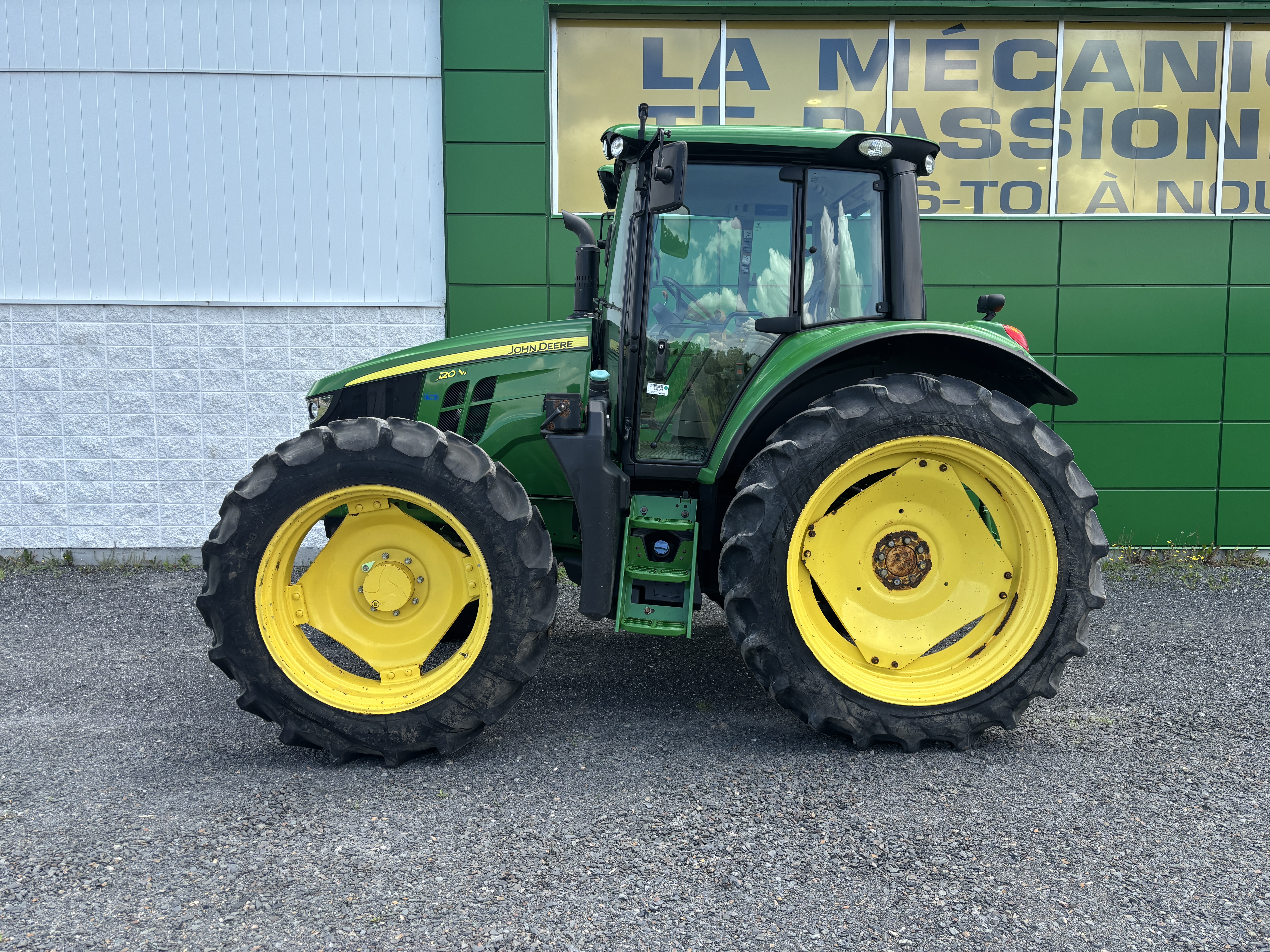 John Deere 6120M 