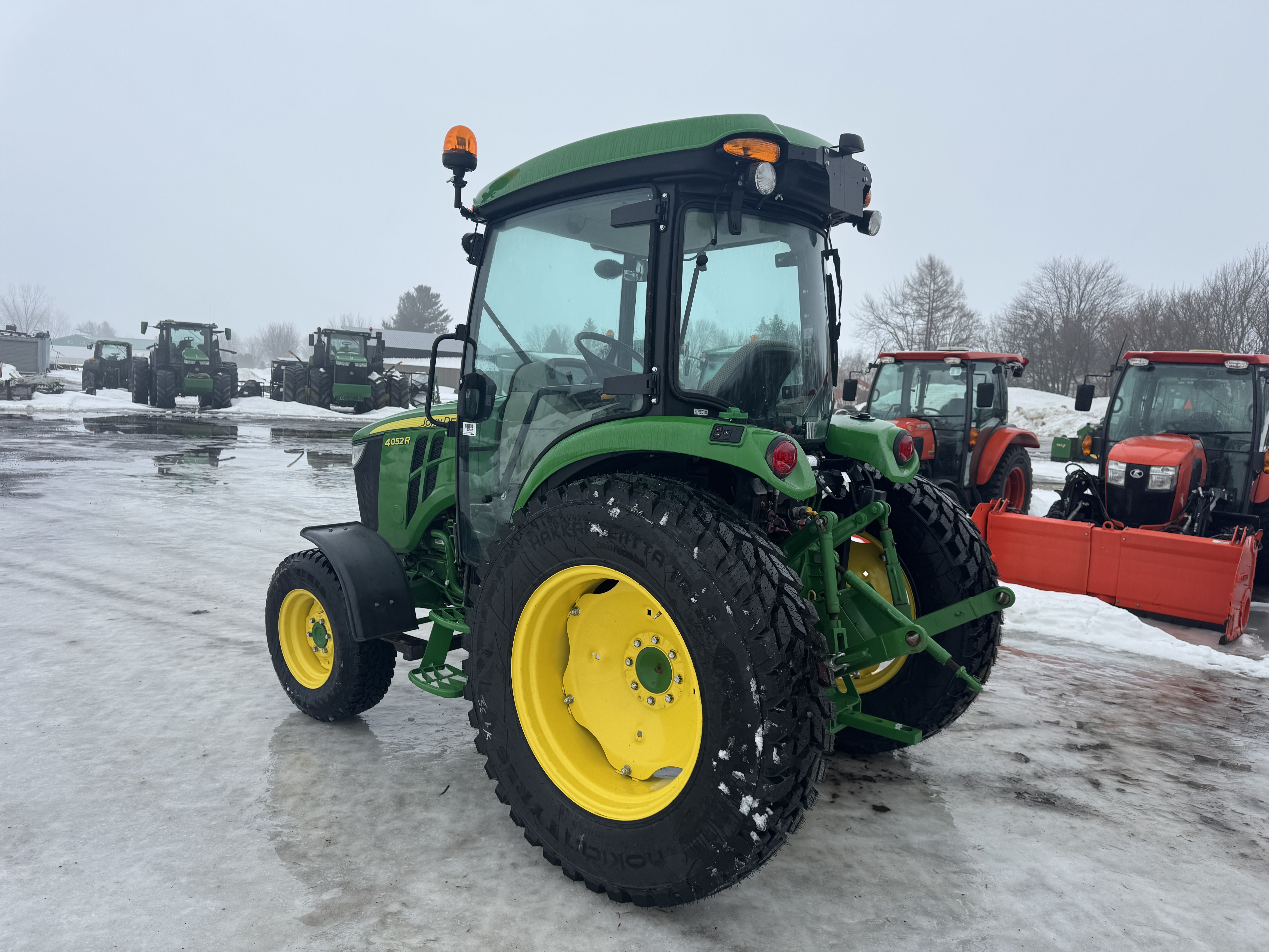 John Deere 4052R NOKIAN  