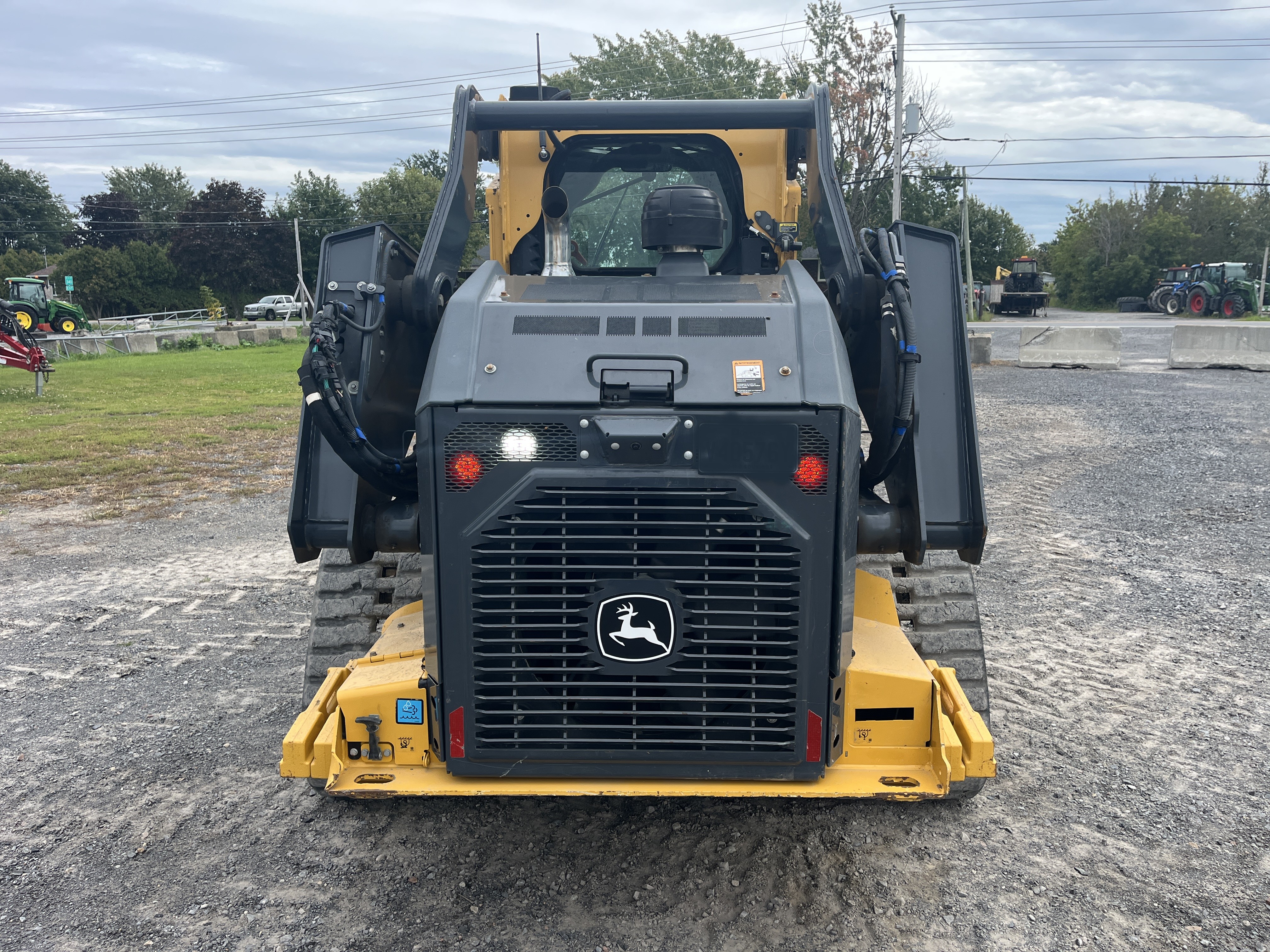 John Deere 333P