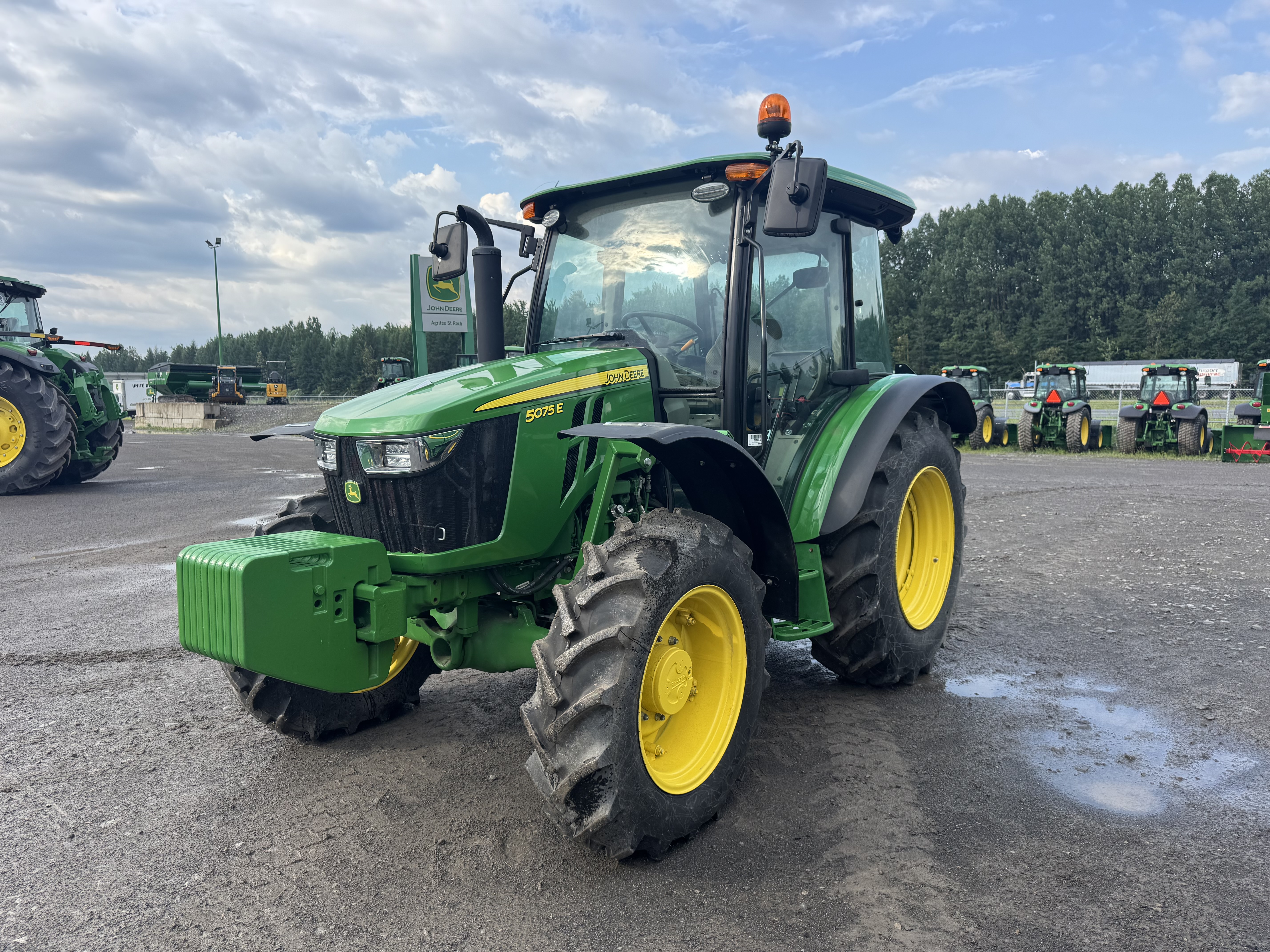 John Deere 5075E
