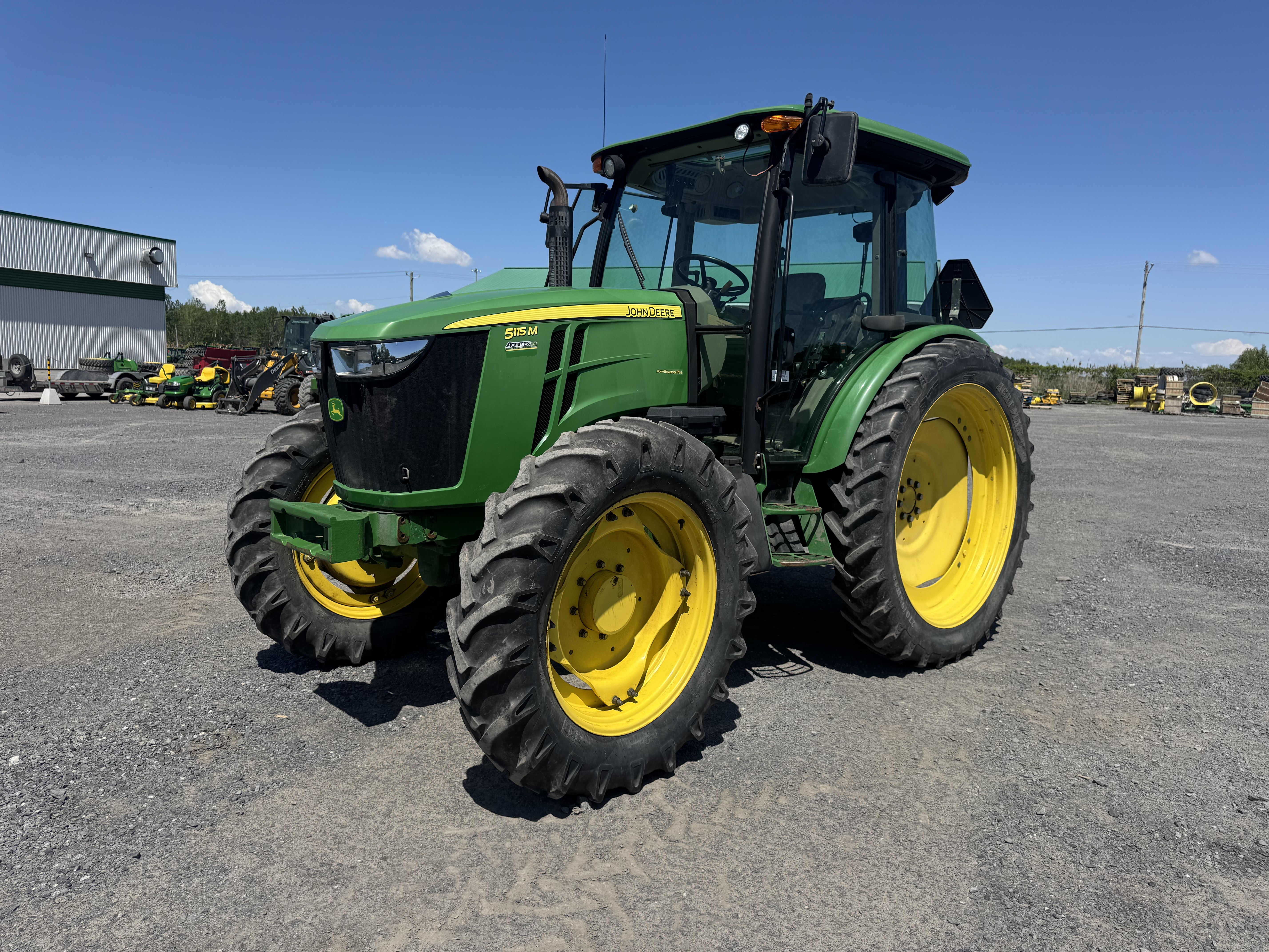 John Deere 5115M