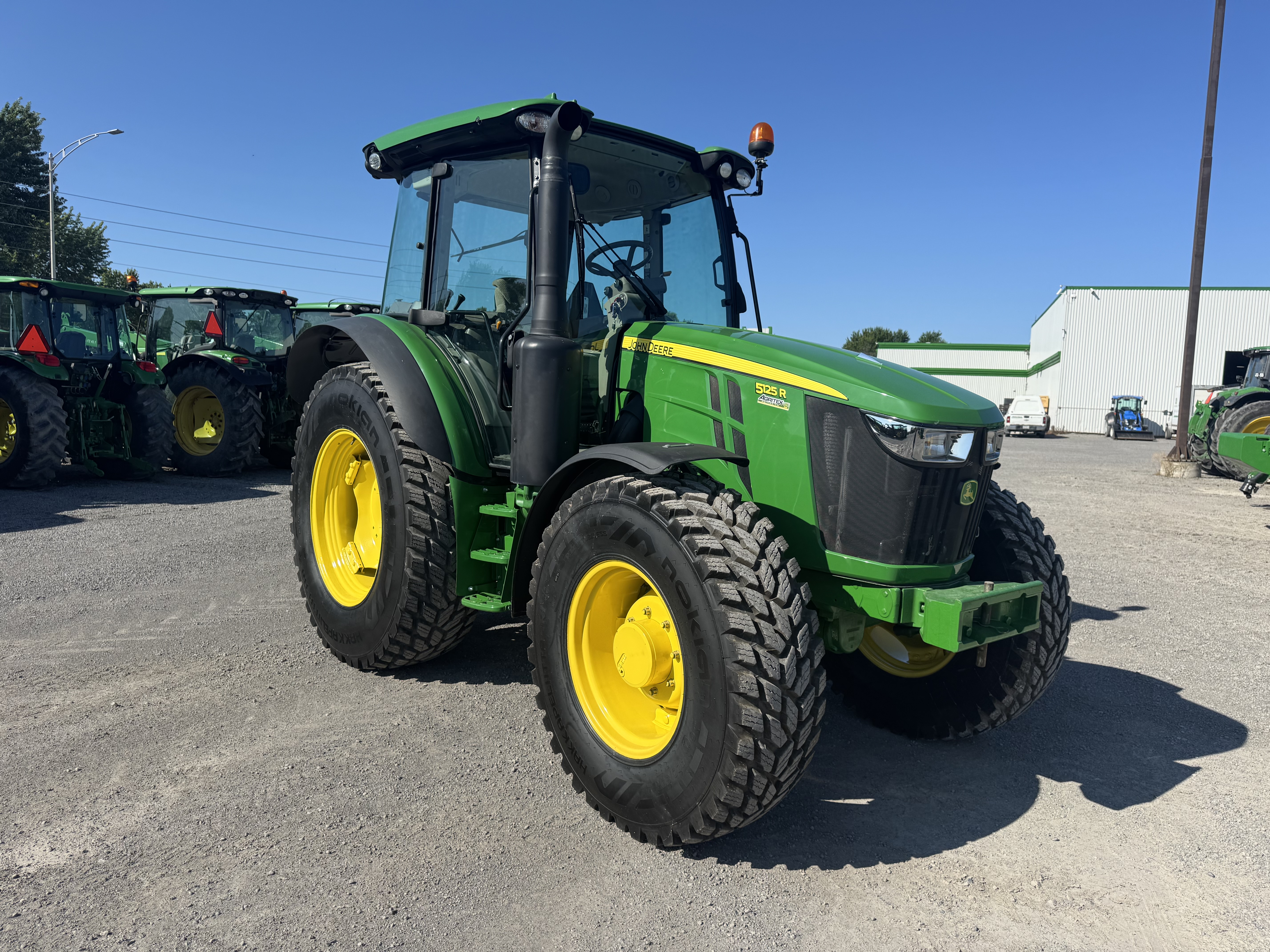 John Deere 5125R NOKIAN