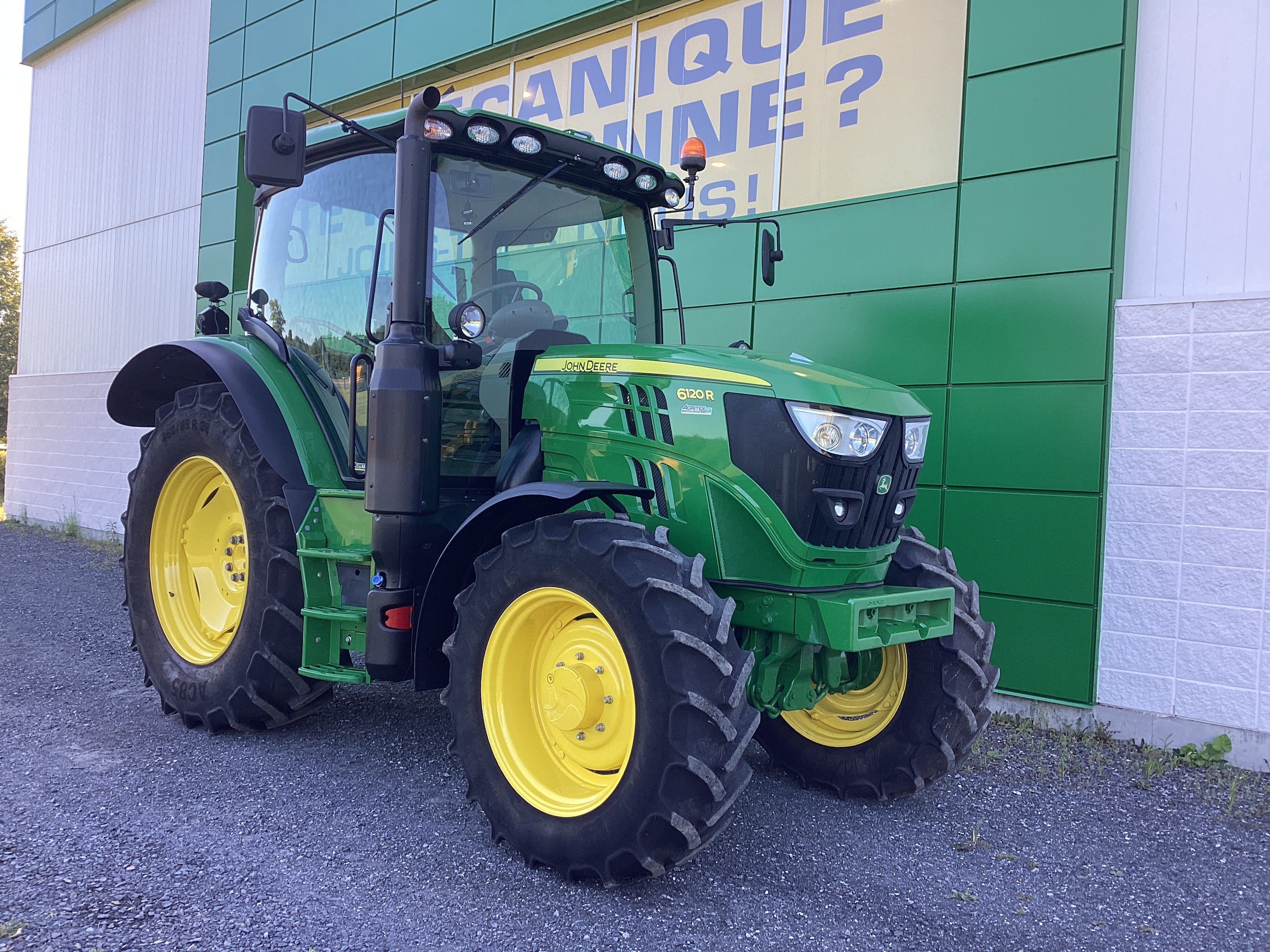 John Deere 6120R