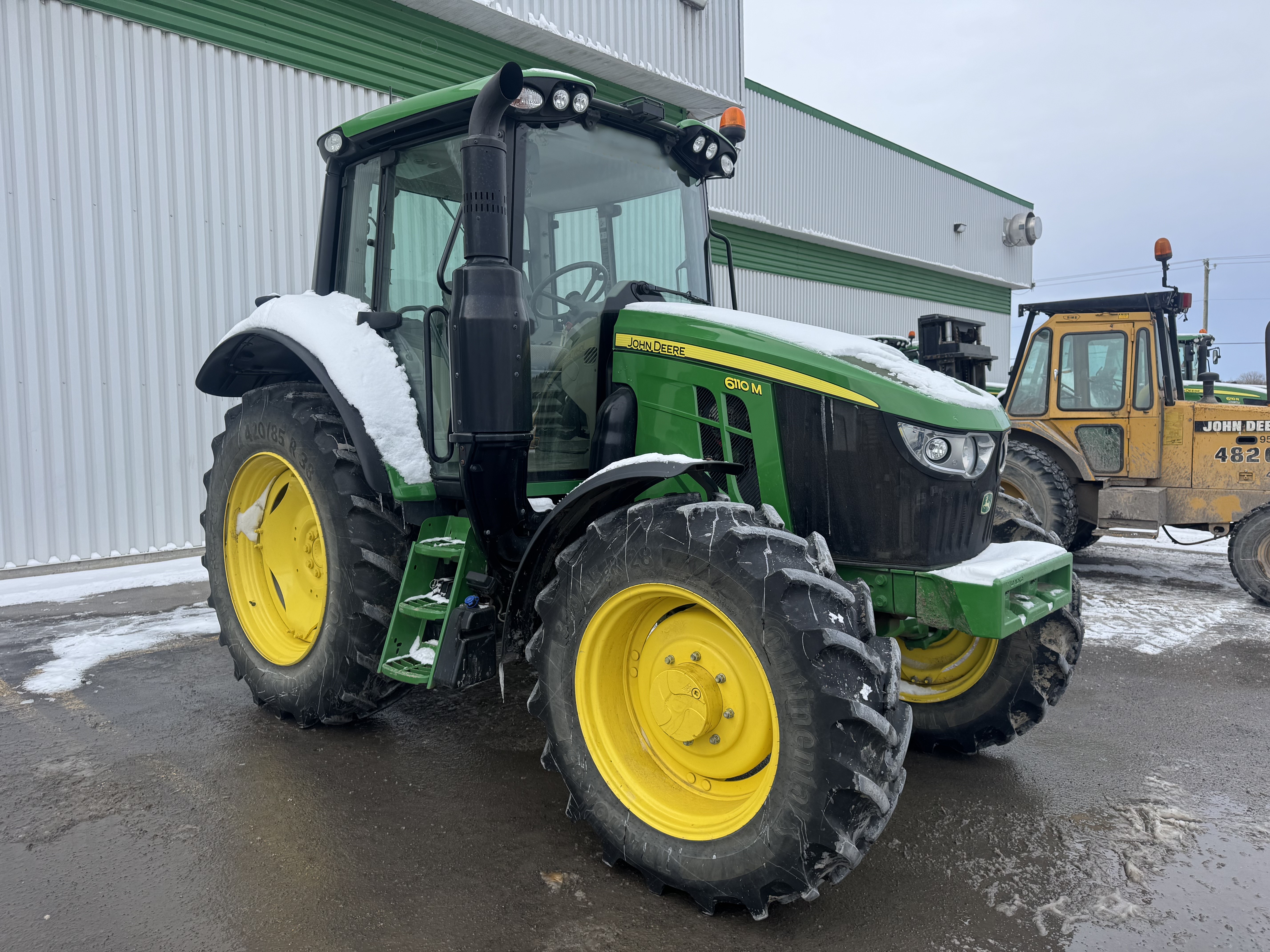 John Deere 6110M