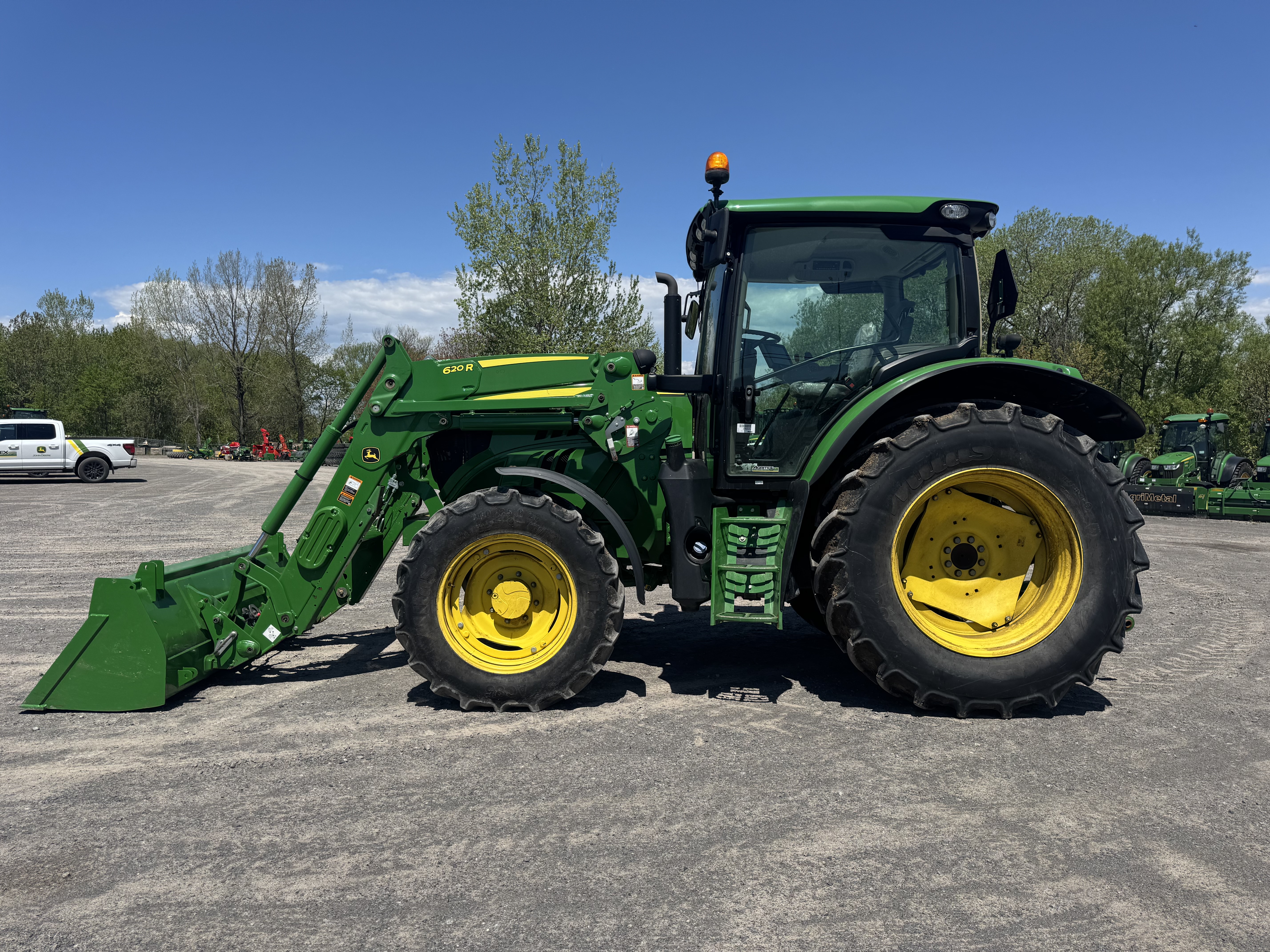 John Deere 6110R  