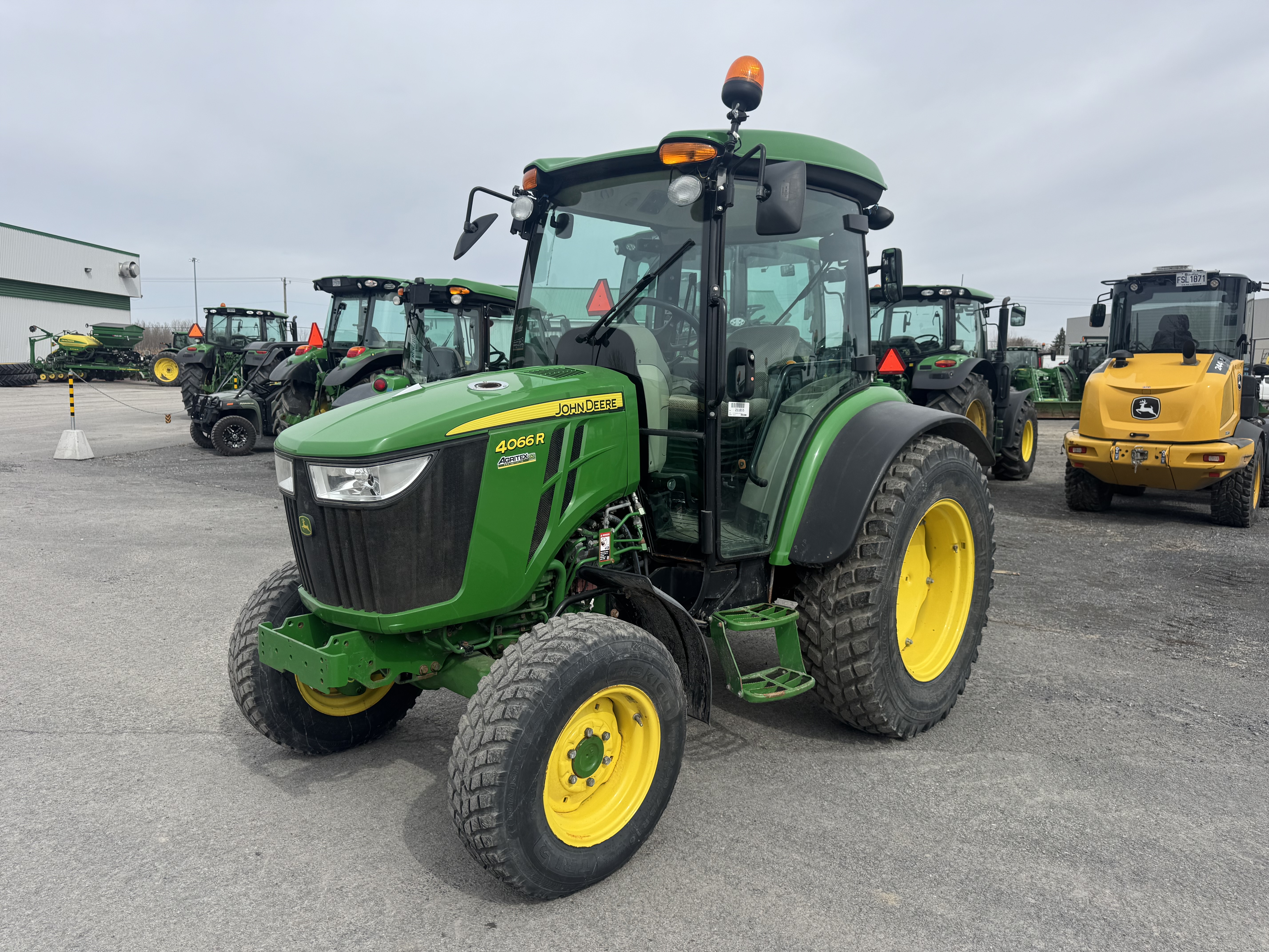 John Deere 4066R NOKIAN 