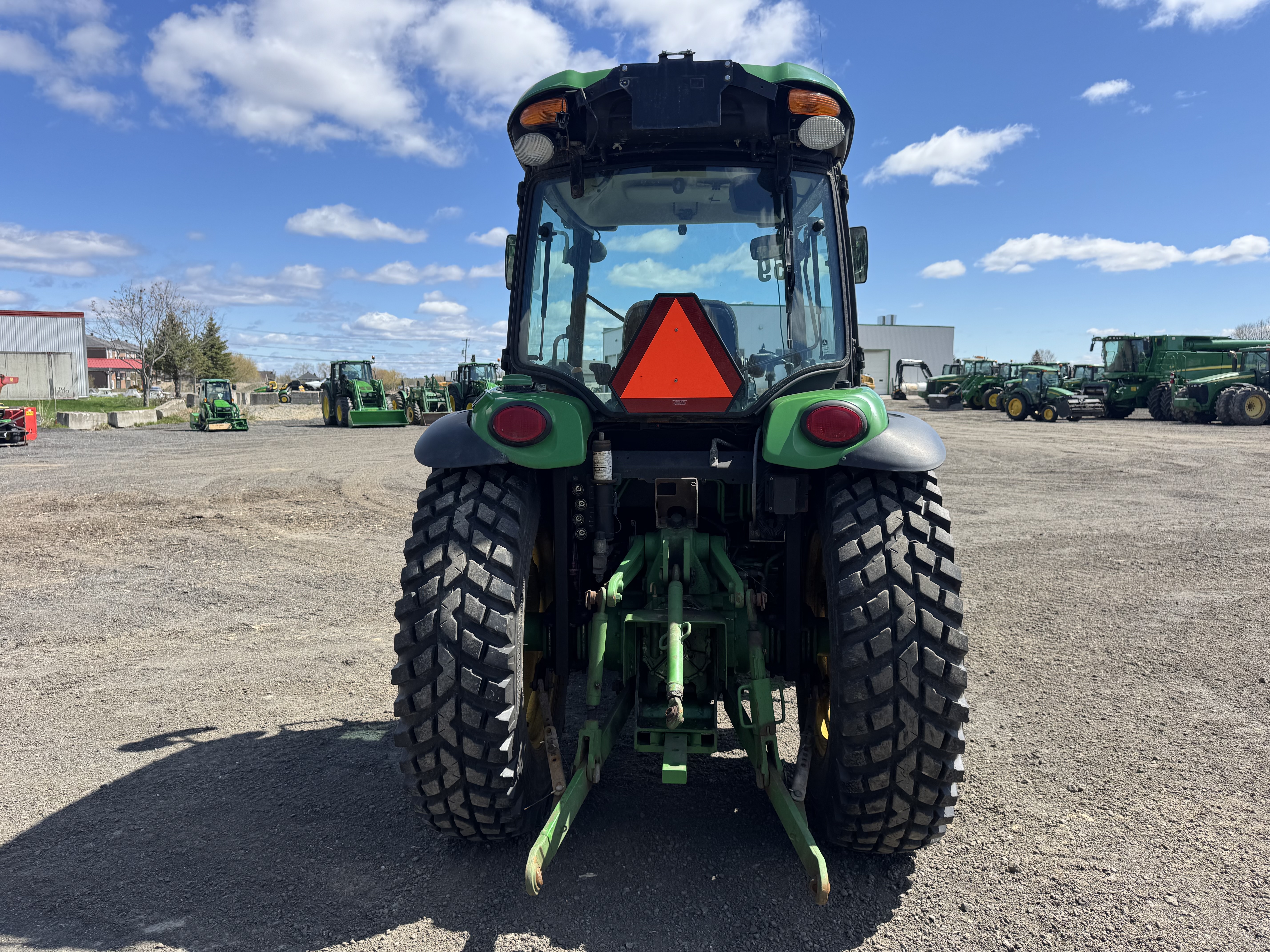 John Deere 4066R GRATTE NOKIAN    