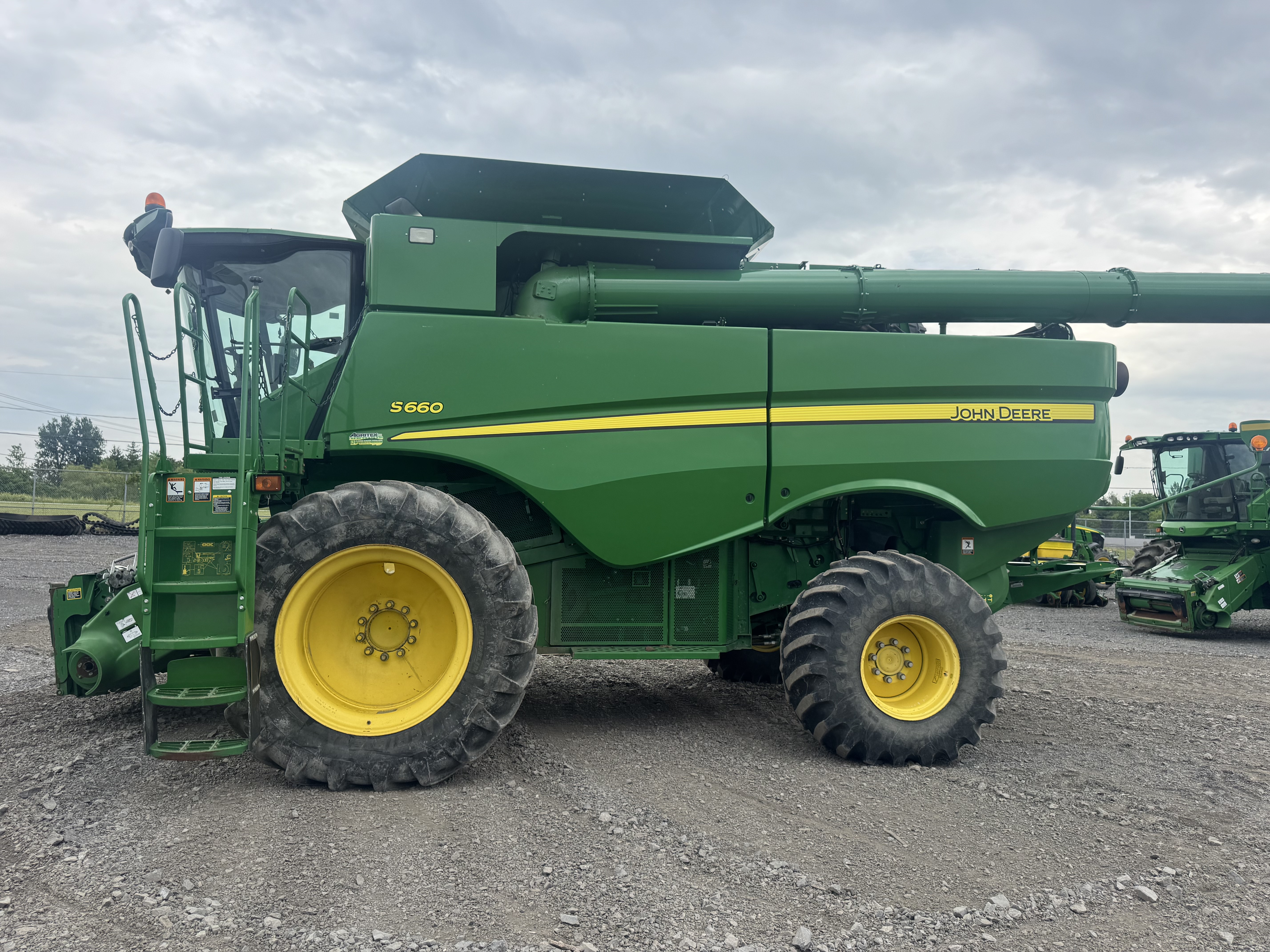 John Deere S660