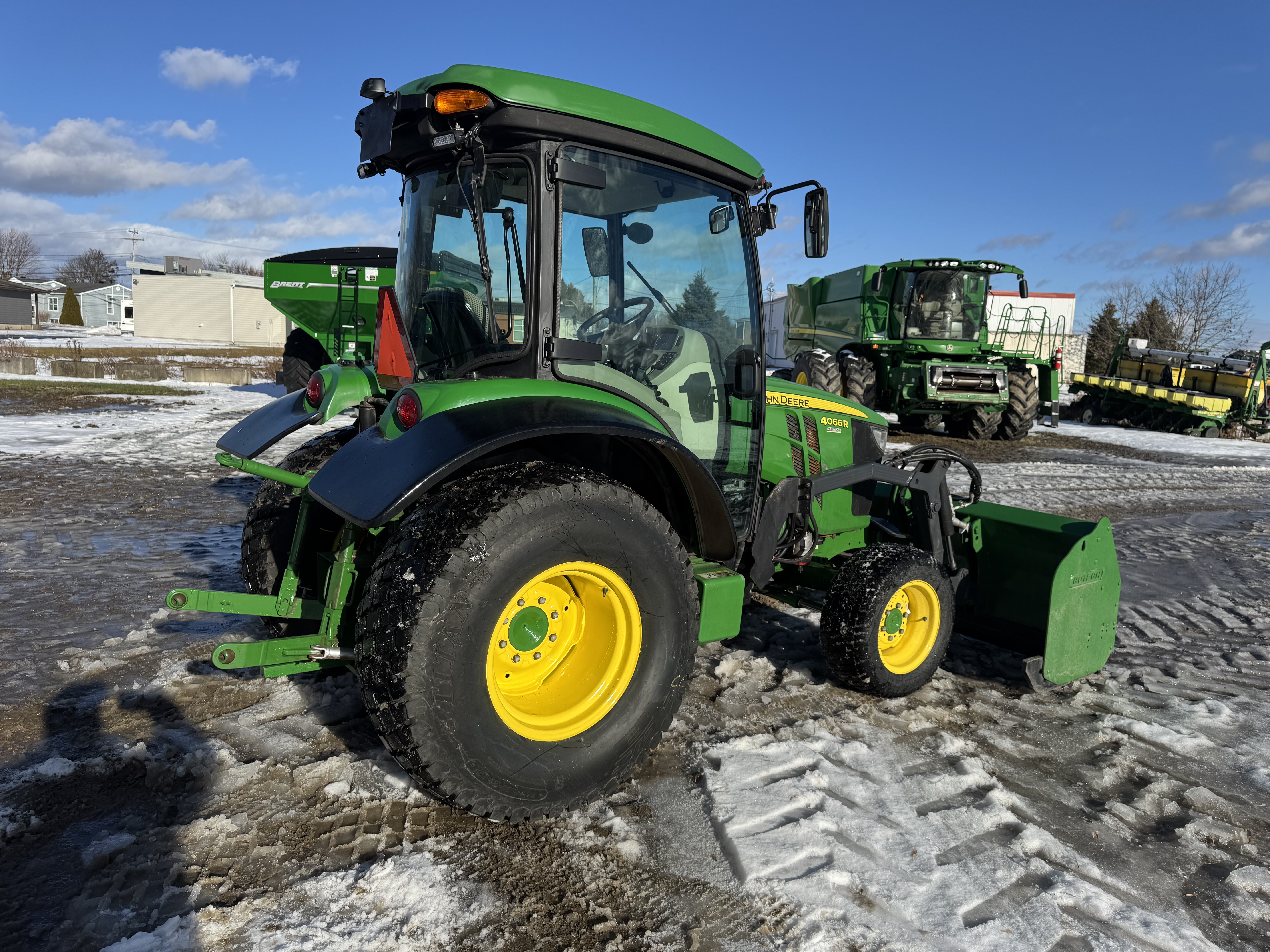 John Deere 4066R GRATTE TURF   