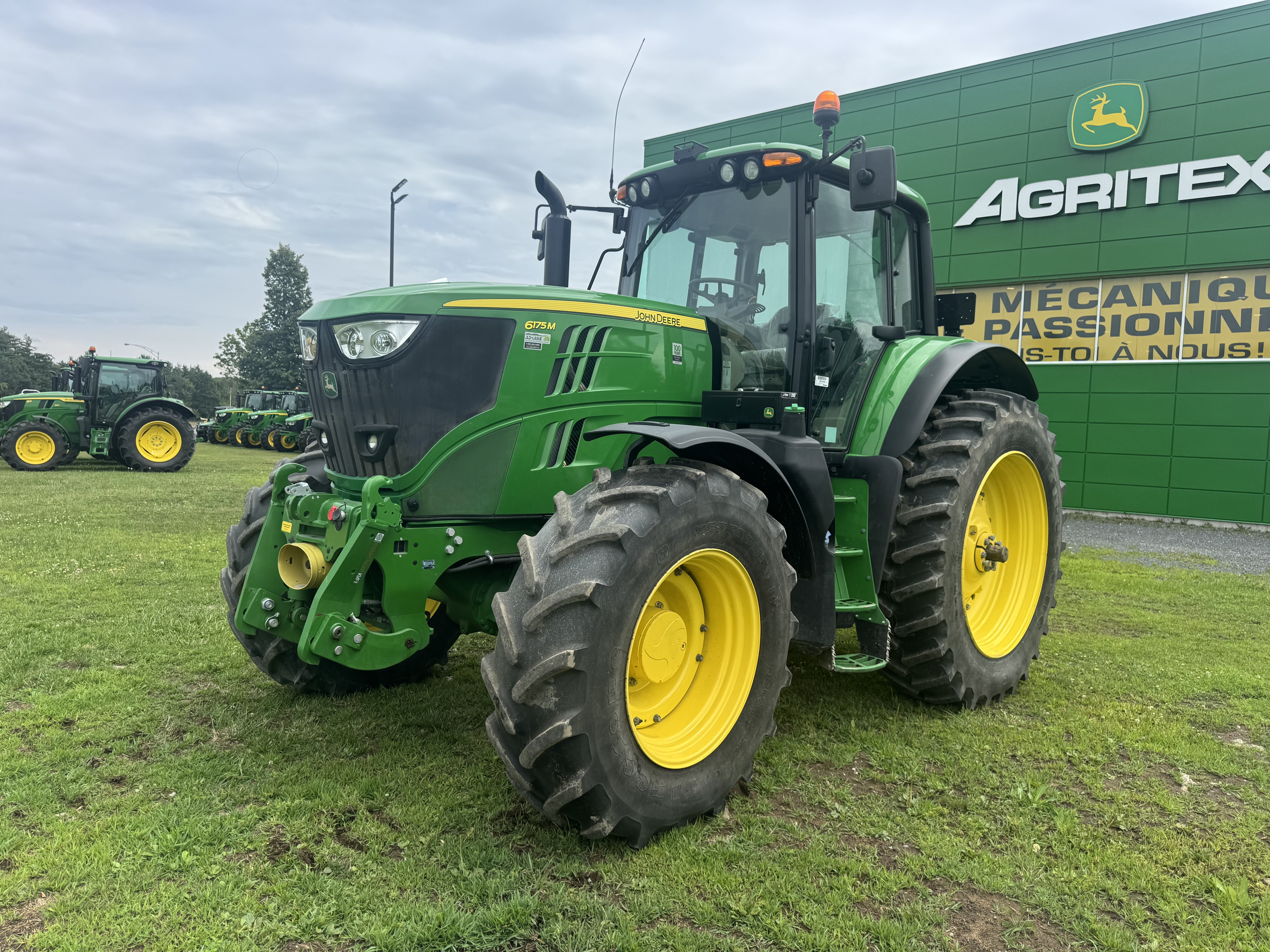 John Deere 6175M FRT HITCH PTO