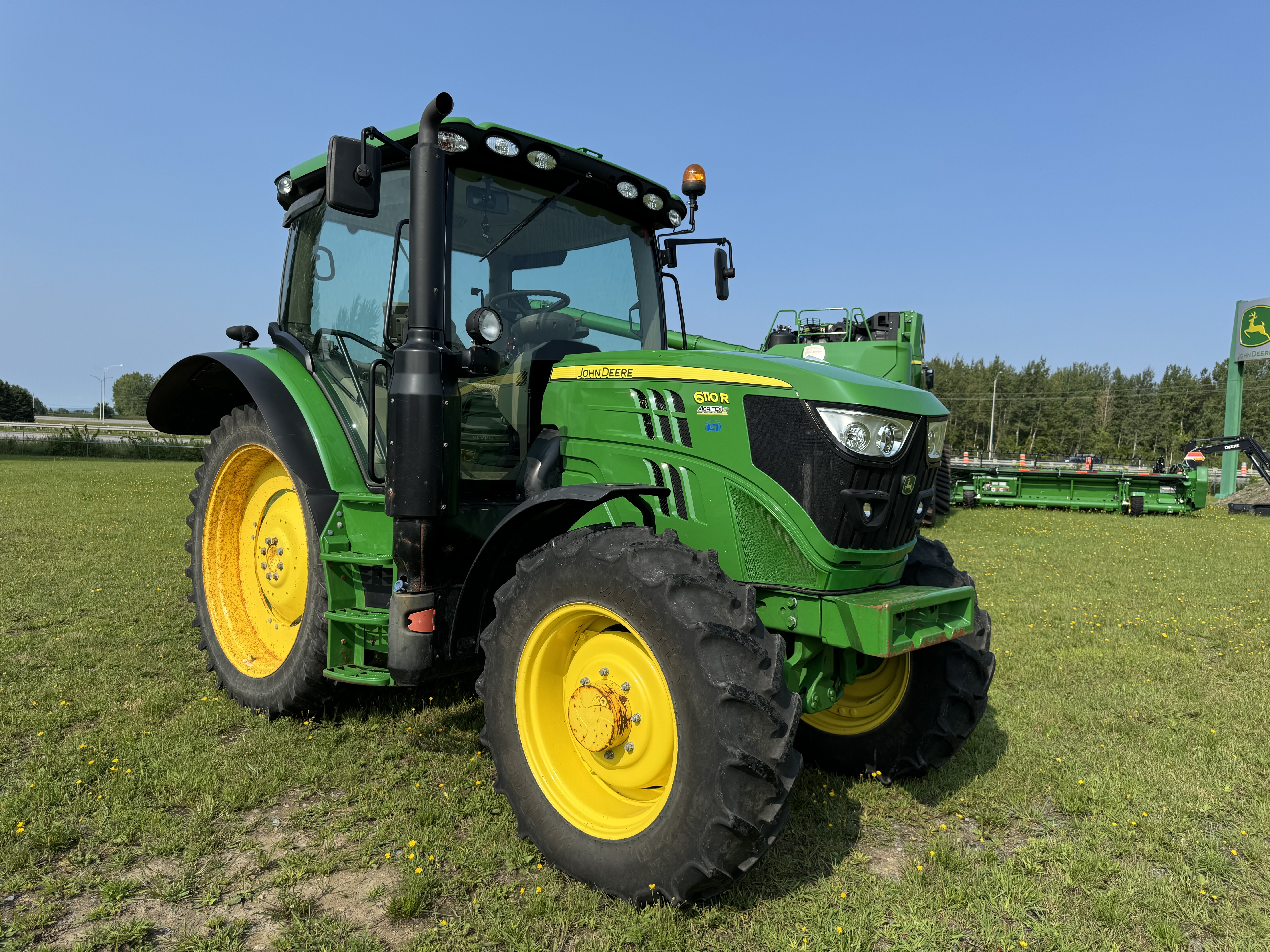 John Deere 6110R 