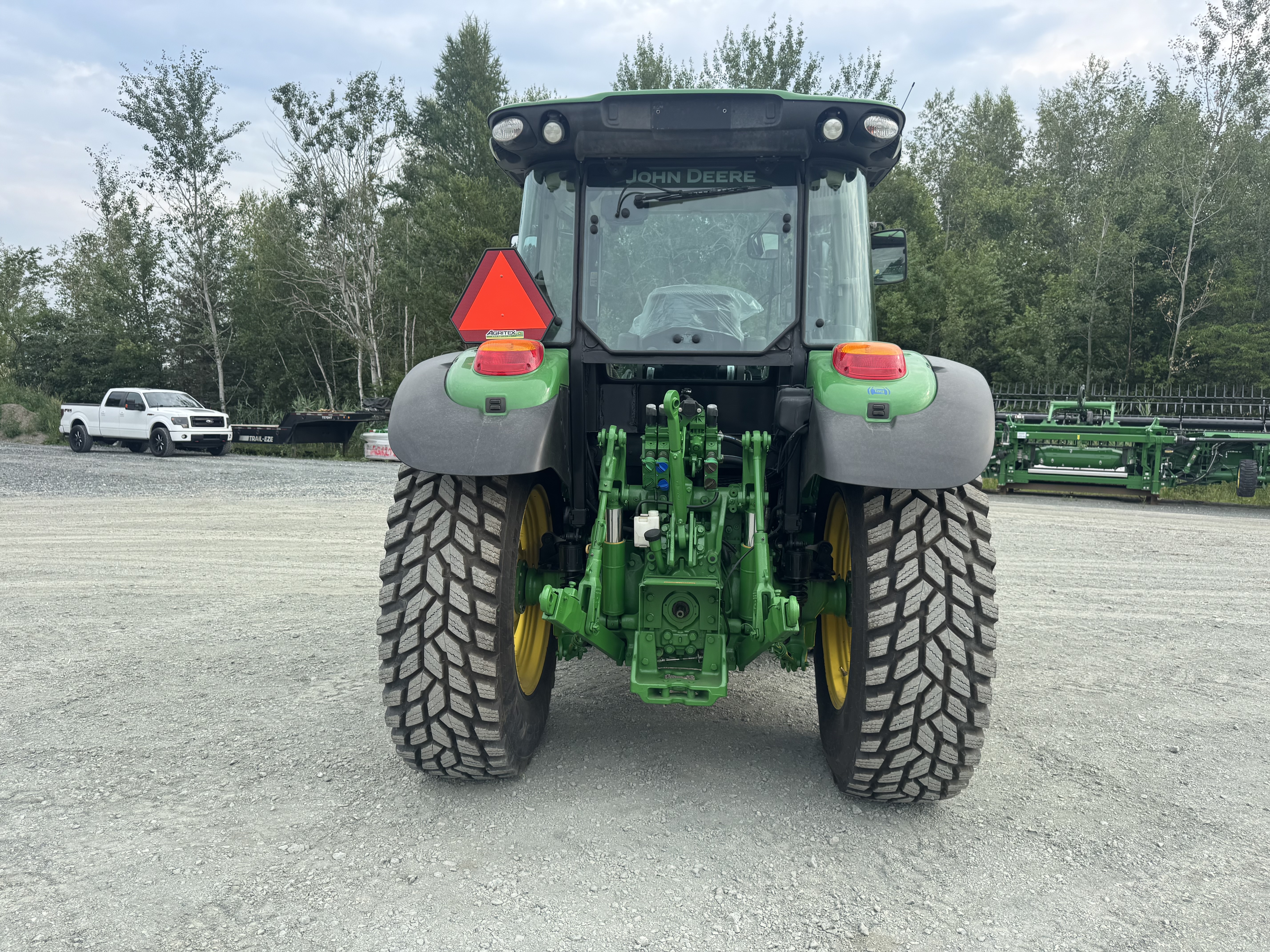 John Deere 5100R NOKIAN GRATTE