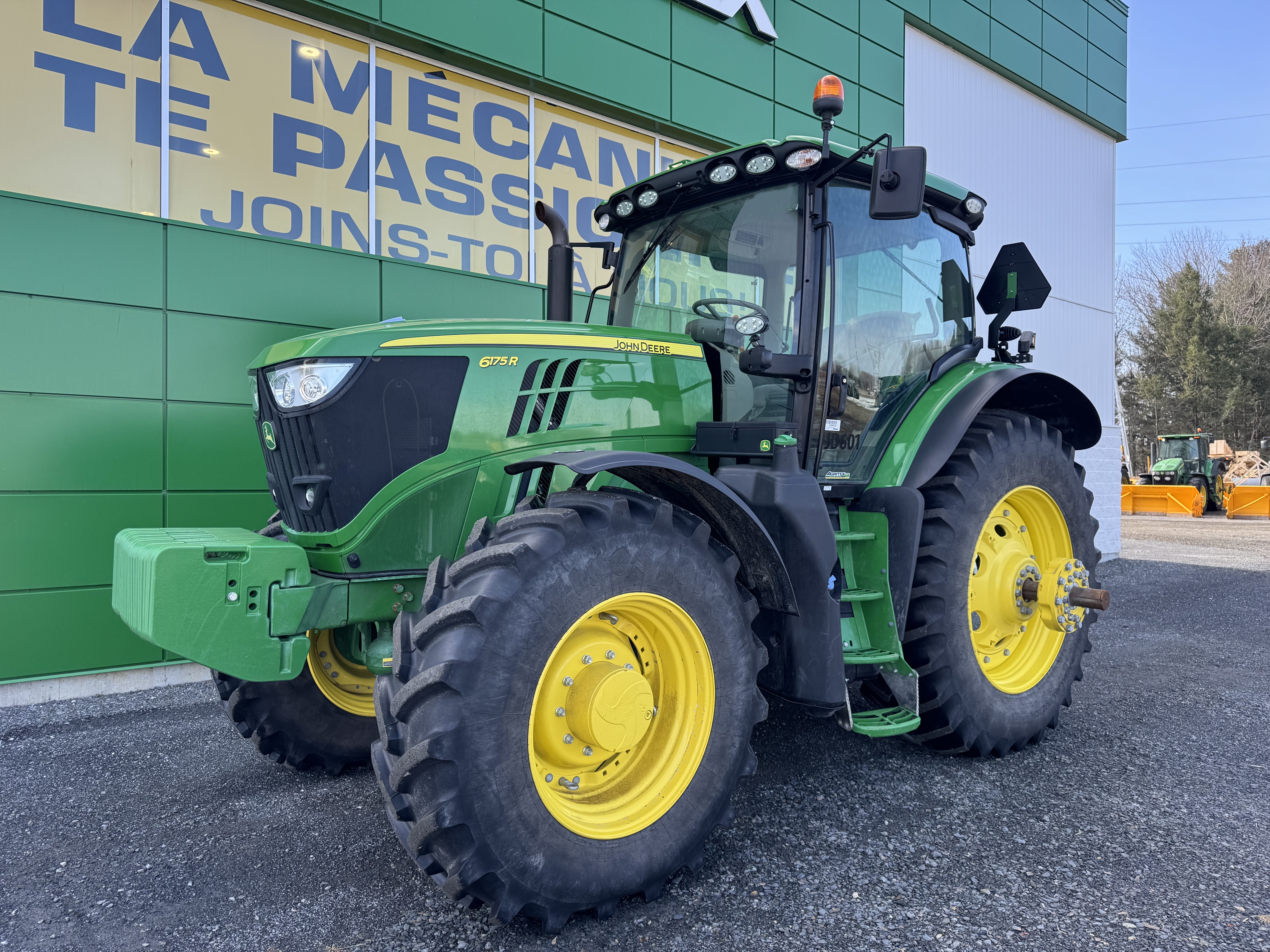 John Deere 6175R  