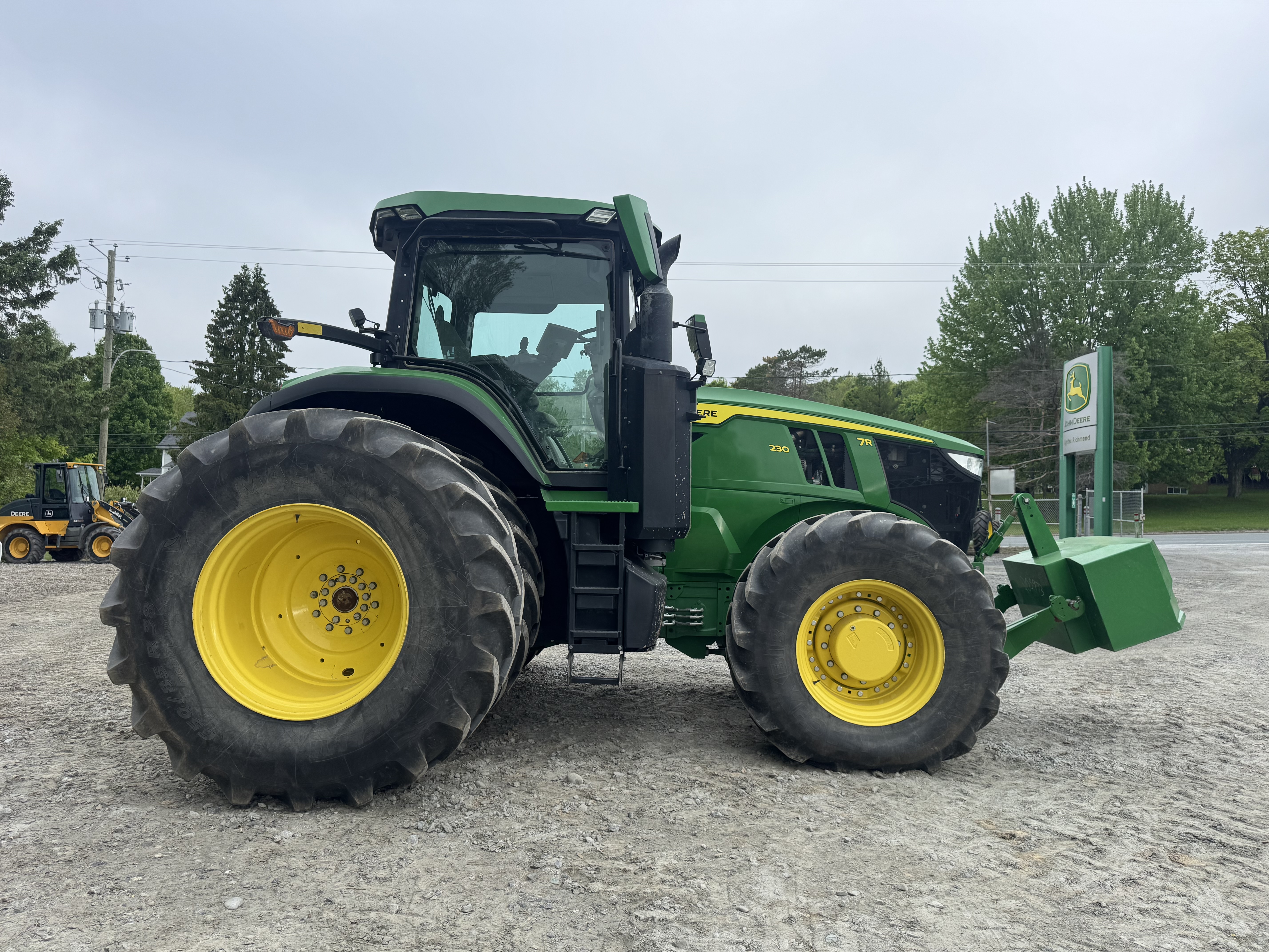 John Deere 7R 230 FRT HTCH PTO