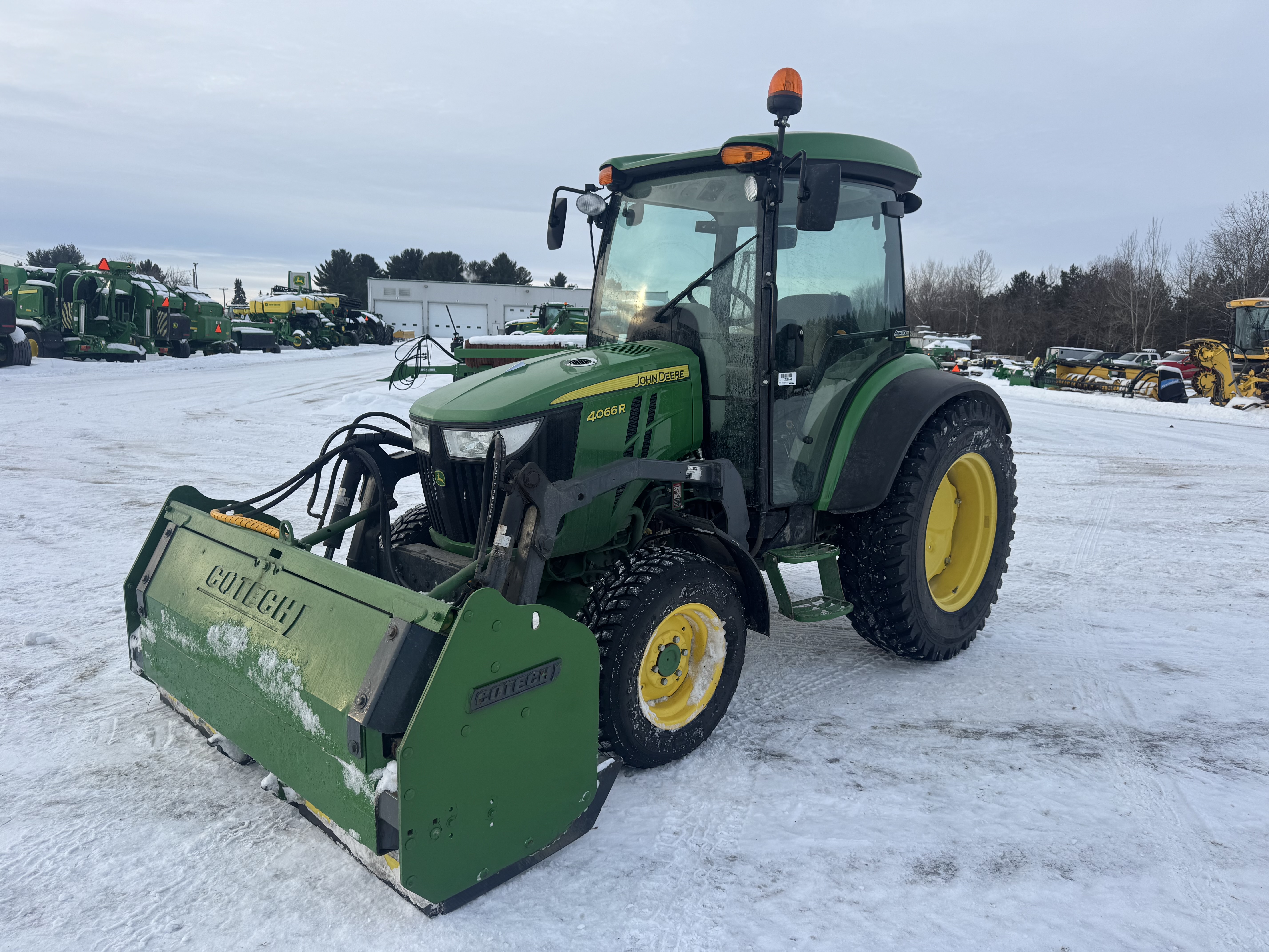 John Deere 4066R GRATTE NOKIAN    