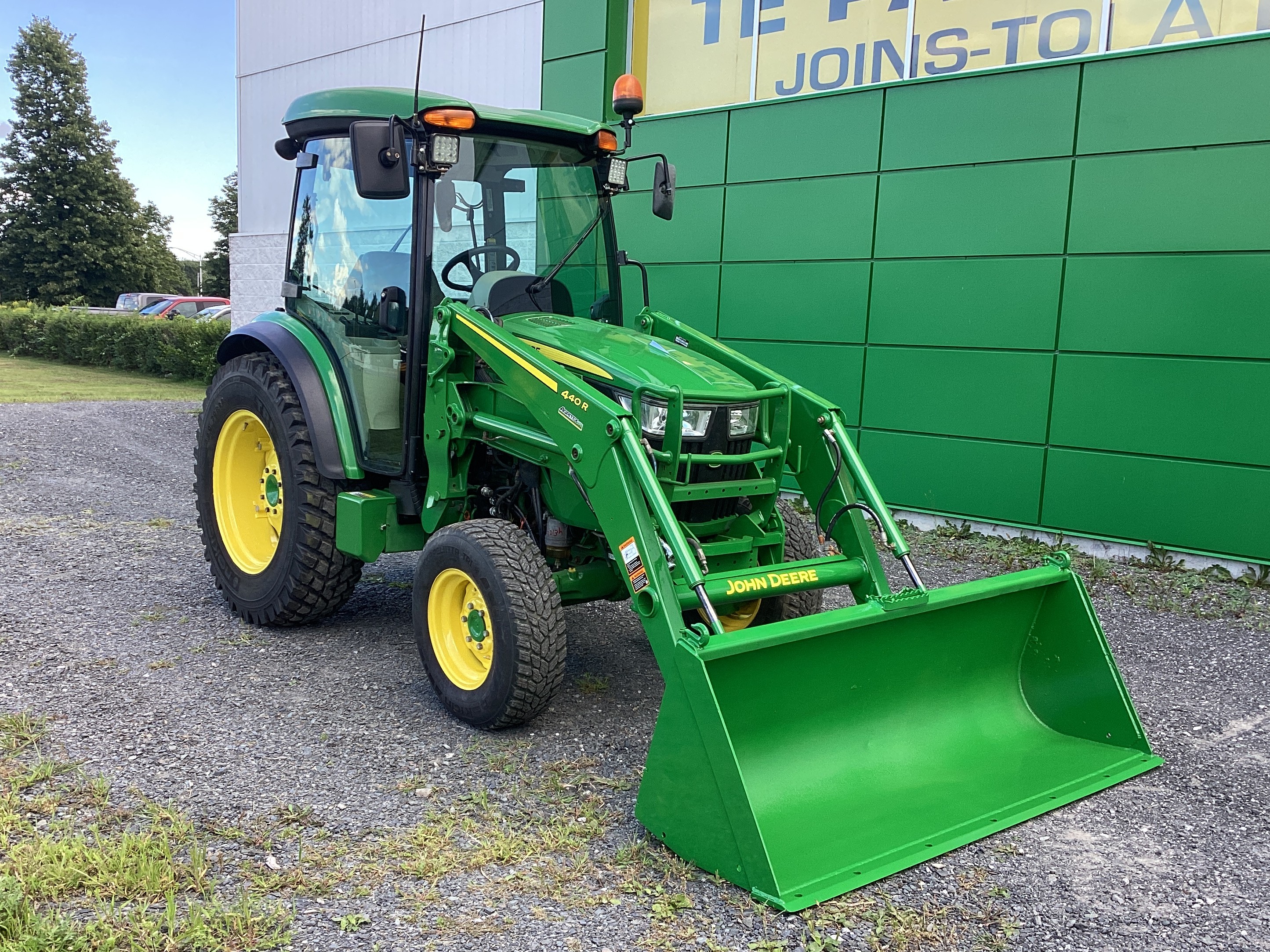 John Deere 4066R NOKIAN LOADER